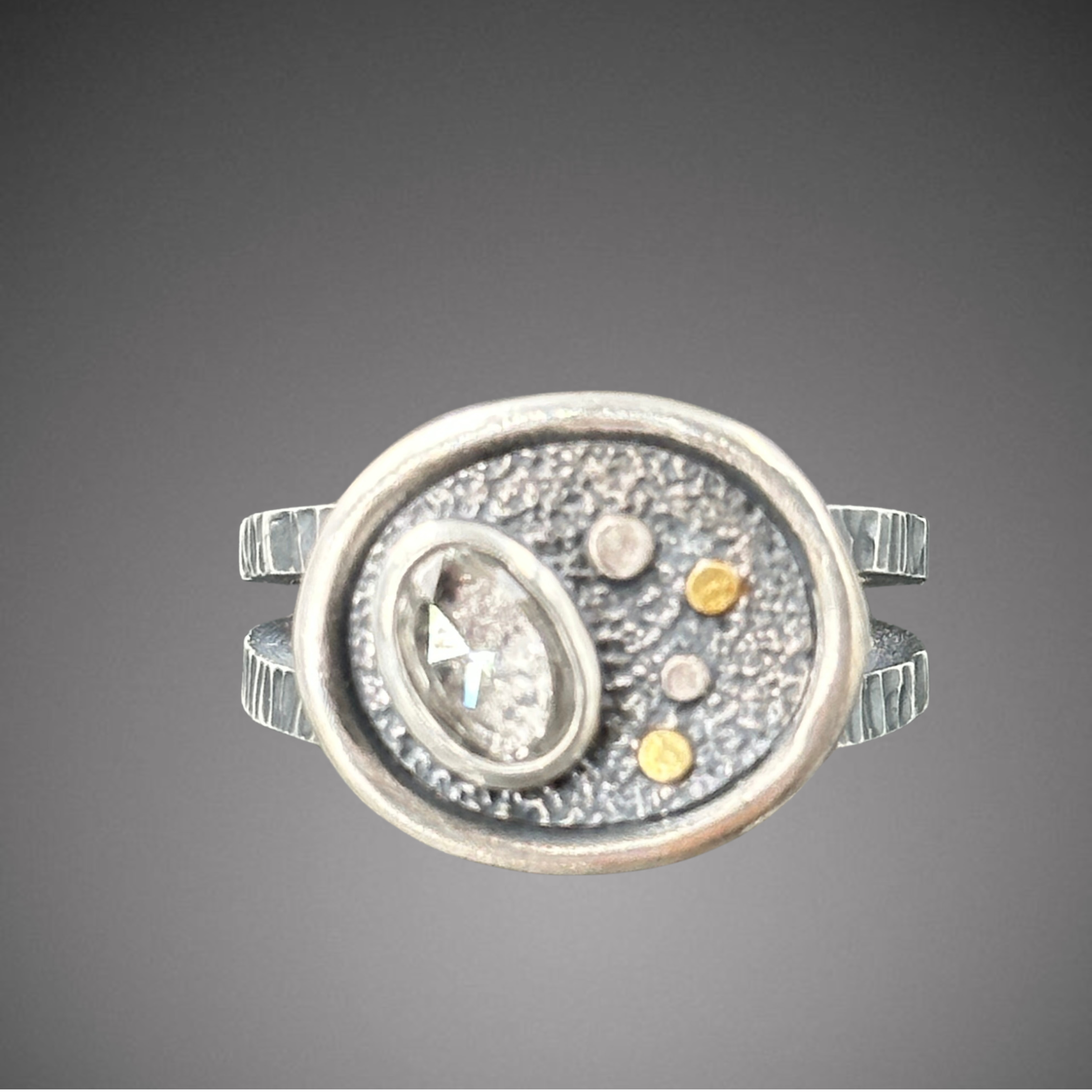 gray sapphire oasis ring.png