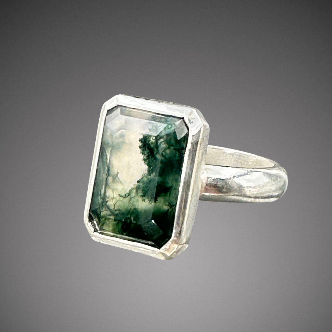 Moss Agate on smooth band