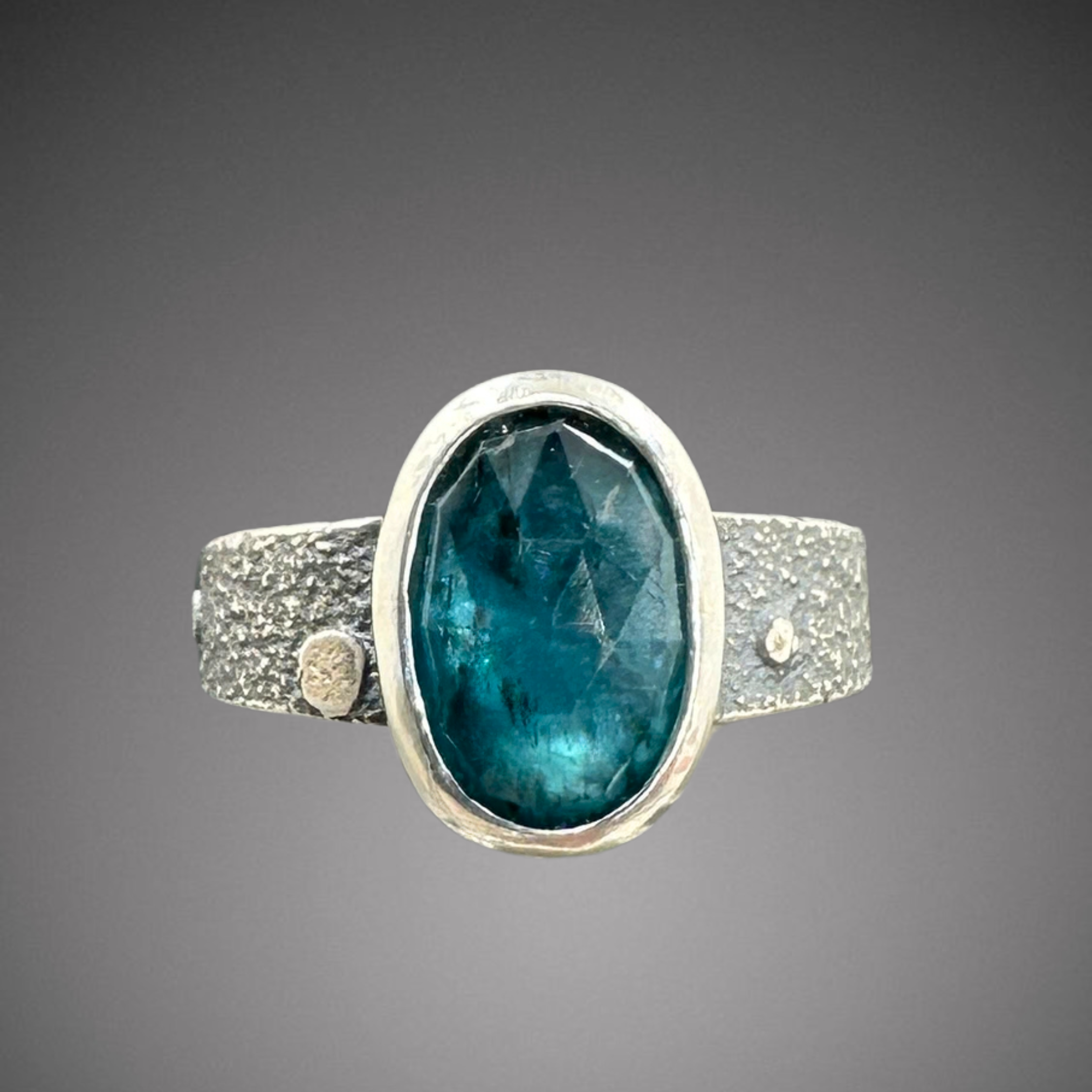 kyanite tapered pebble band .png