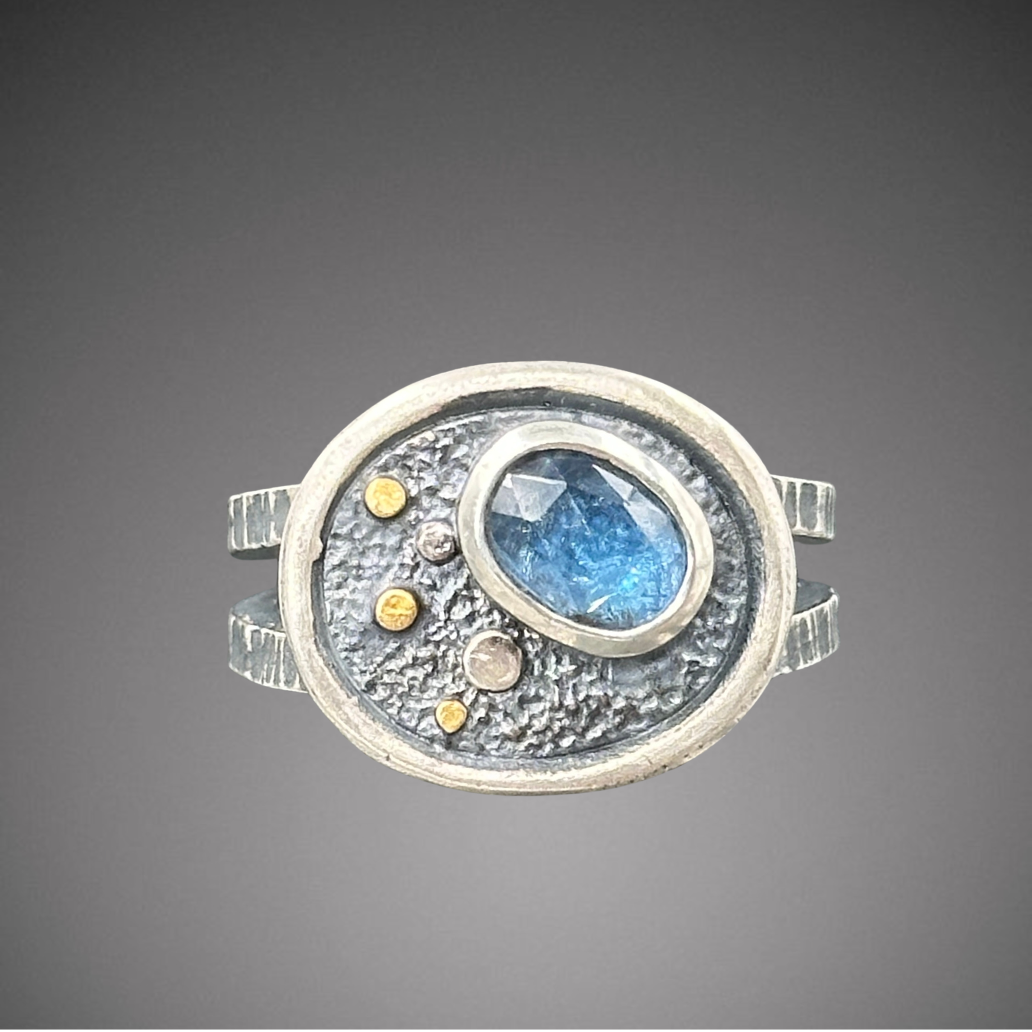 Oasis Ring with blue Kyanite