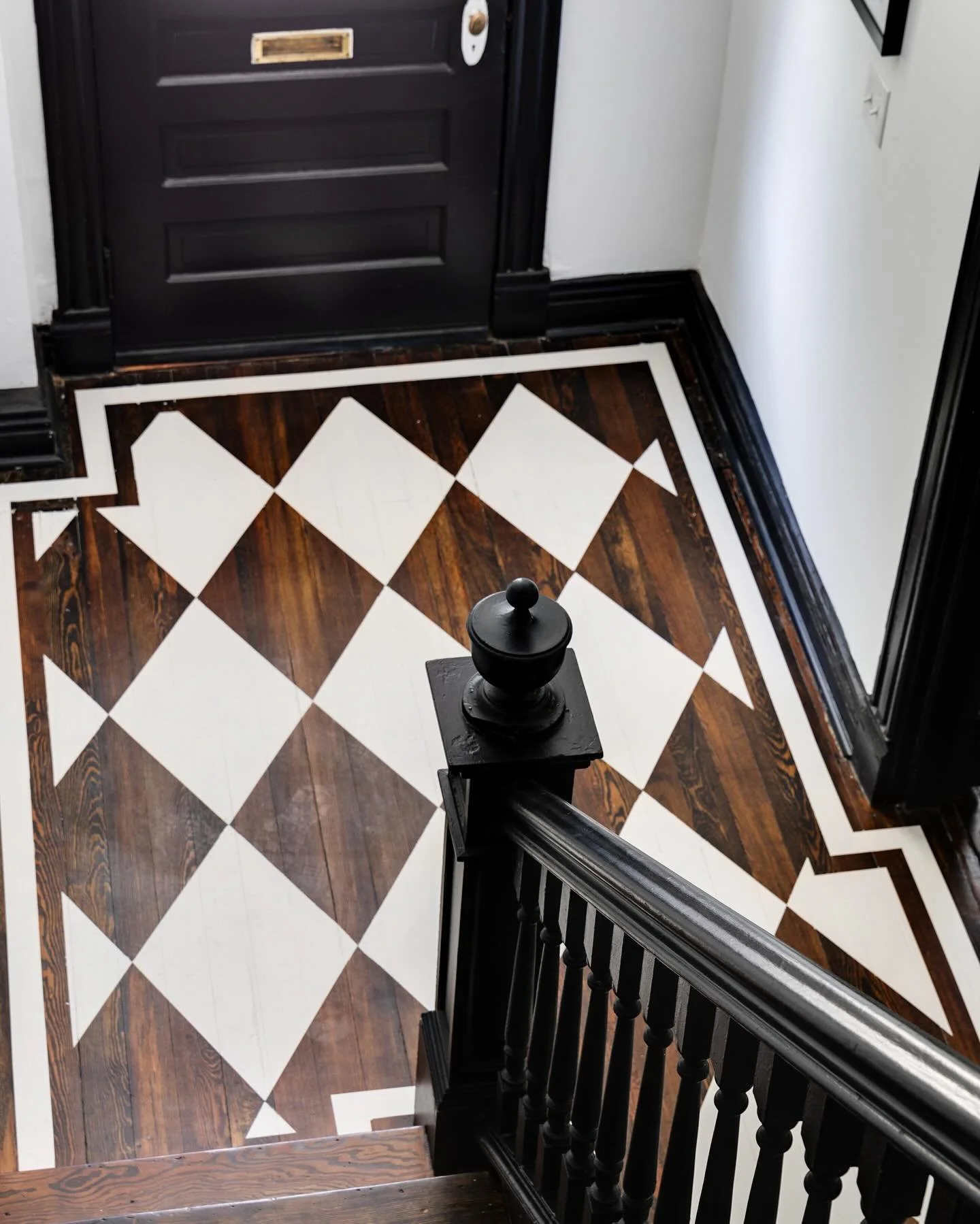 @betsykline_realtydesign has become one of my favorites. Here&rsquo;s her renovation on 608 Pollock St