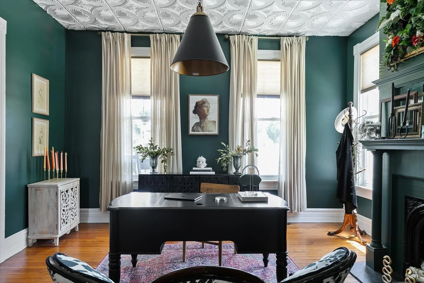 MOODY Victorian shot for @sonyasellsrichmond 

2519 Semmes Ave
2,339 sqft
3 bed 3 bath
$735,000