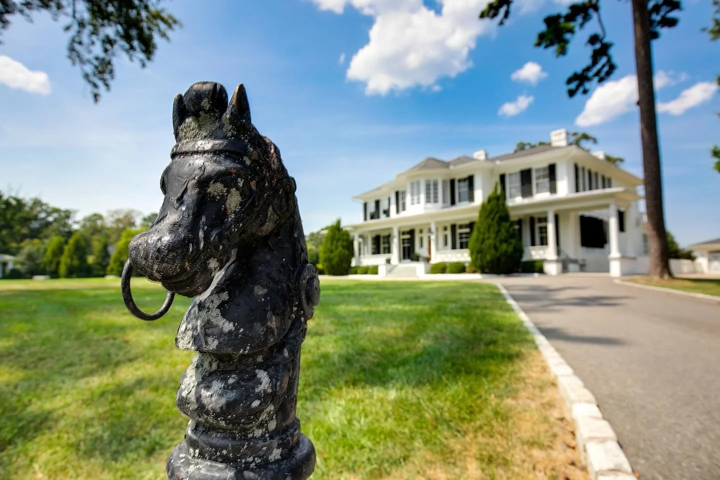 It was such a pleasure photographing this 1910 manor home for @kkrva 

11418 Pinifer Park
5,697 sqft
6 bed 6 bath