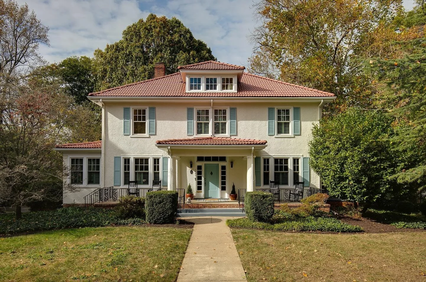 A beautiful Spanish Colonial in Ginter Park. 

3206 Hawthorne Ave
5 bed 3 bath
3,955 sqft
📸 @laurenrichmondrealtor