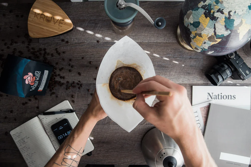 Stirring the bloom for even saturation in a sifted Chemex
