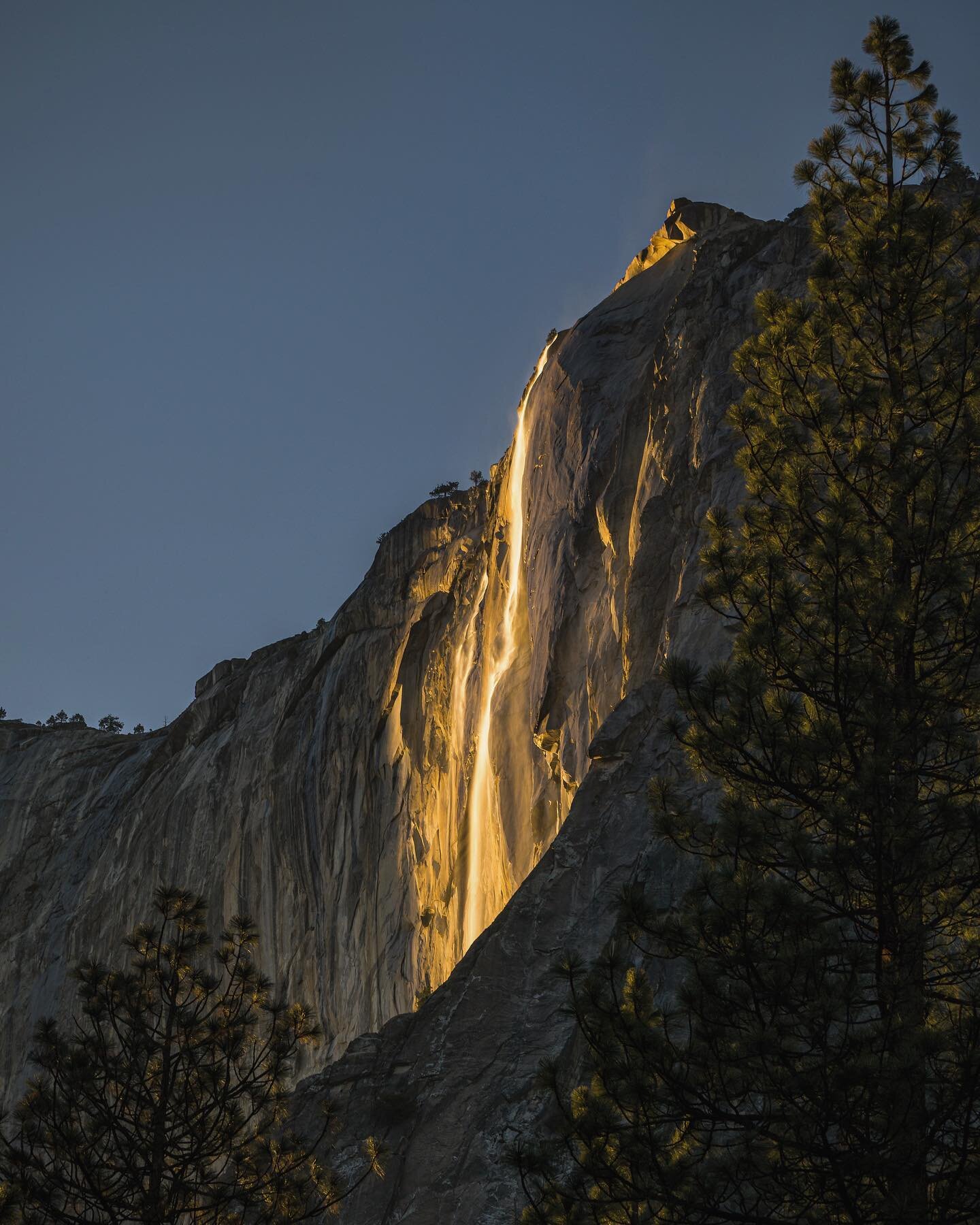 Seeing all the photos from Yosemite this week of the firefall made me throwback to this shot of horseshoe falls in 2016.  When the crowds weren&rsquo;t nearly as large but everyone was super excited to watch the natural phenomenon.