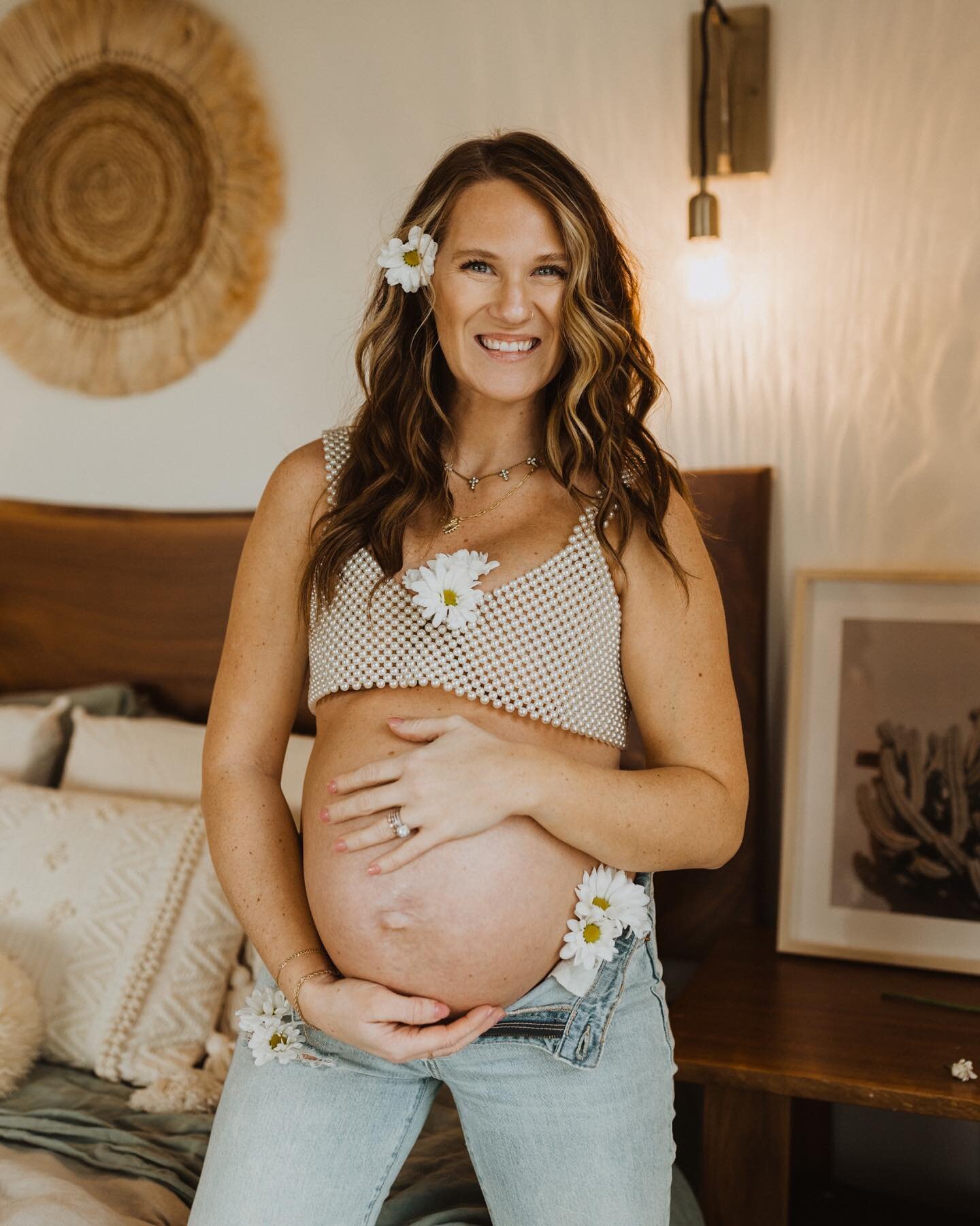 Mamaaaa 🌼 had so much fun taking Elise&rsquo;s maternity photos 🥹 A total babe and always down to bounce fun ideas around with me. I also learned that she is amazing at playing piano! What?! I made her play for me. Thankful for her sweet, creative 