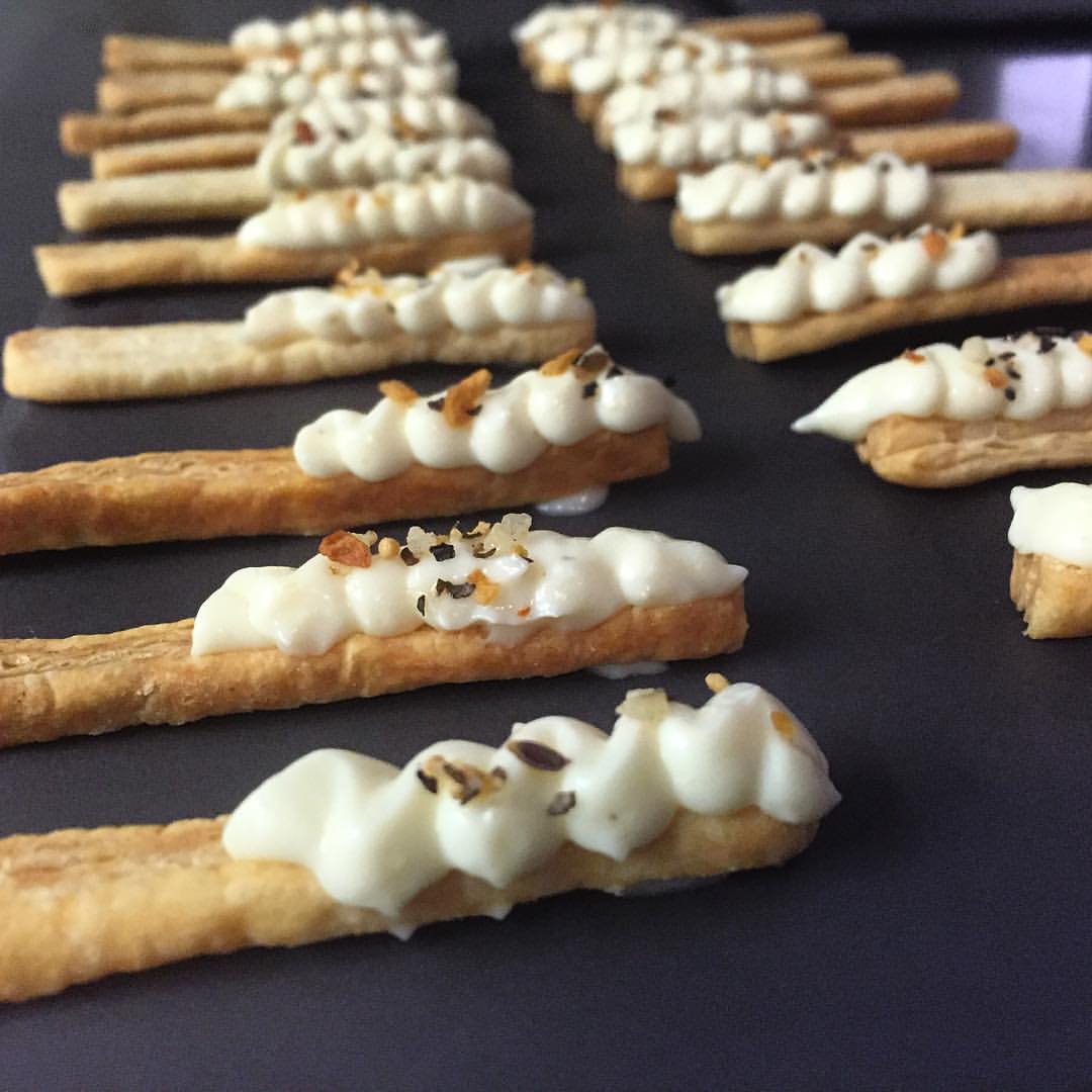 A la carte, or canapes. Allow me to present you a different way to "amouse", bouche ;)