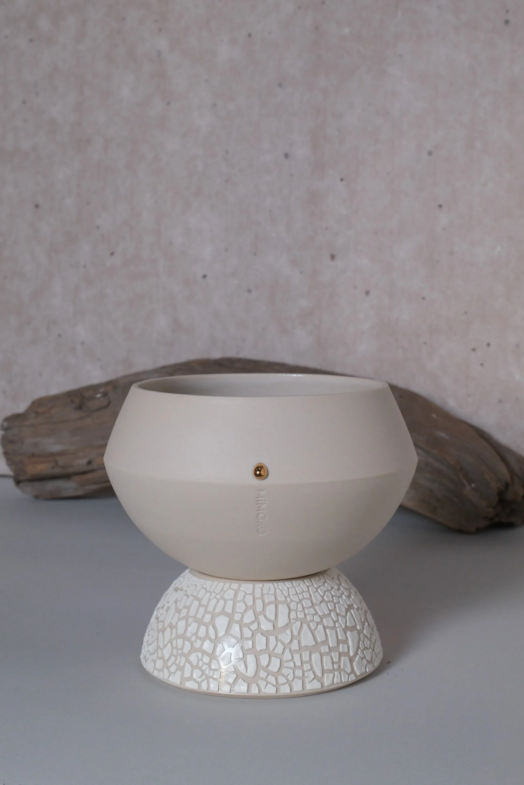 Cusp self watering planter