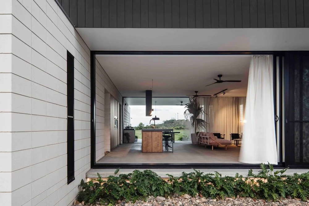 Queensland Australia : Chloe Naughton 