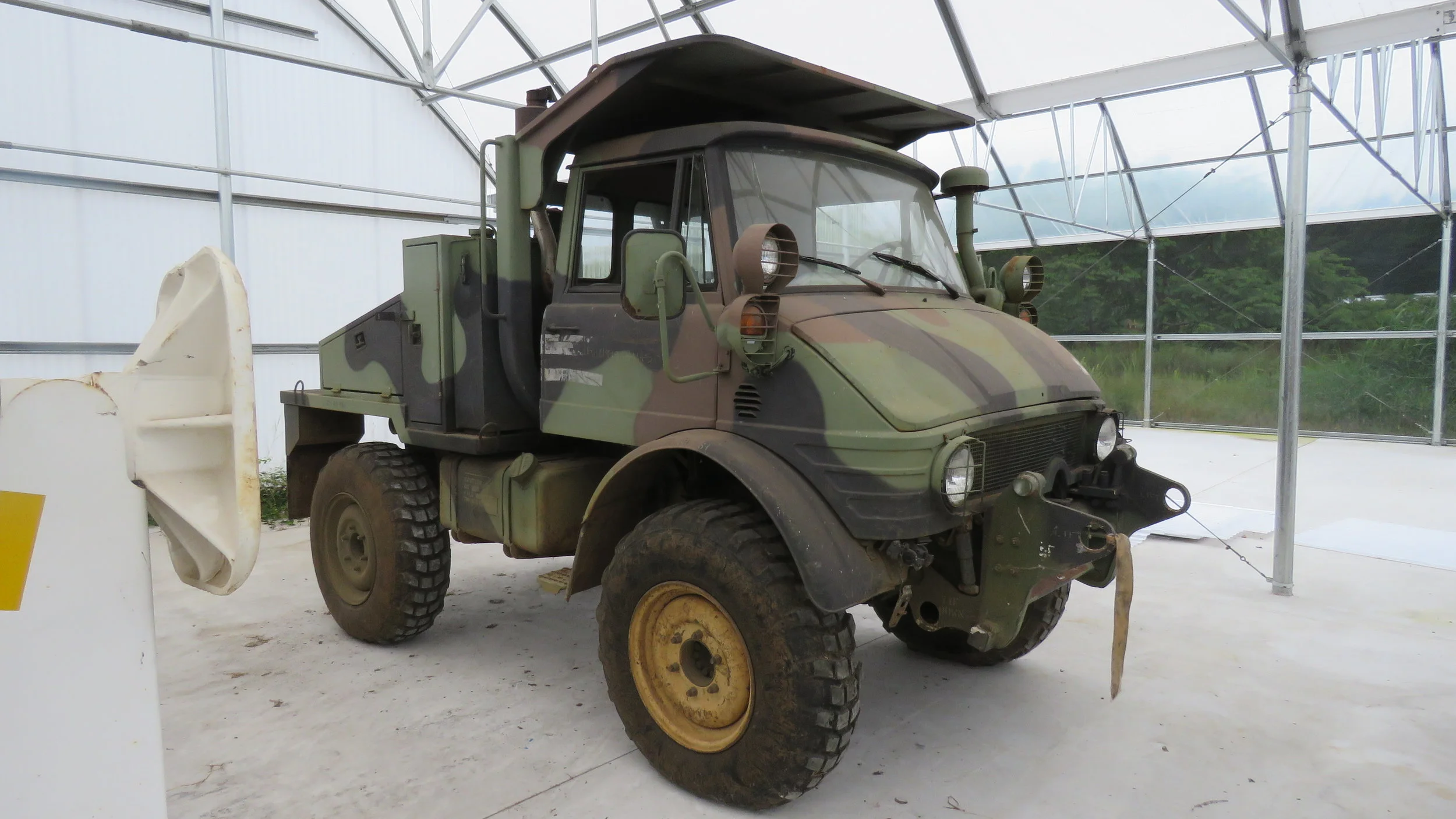 Unimog, without Bucket or Backhoe