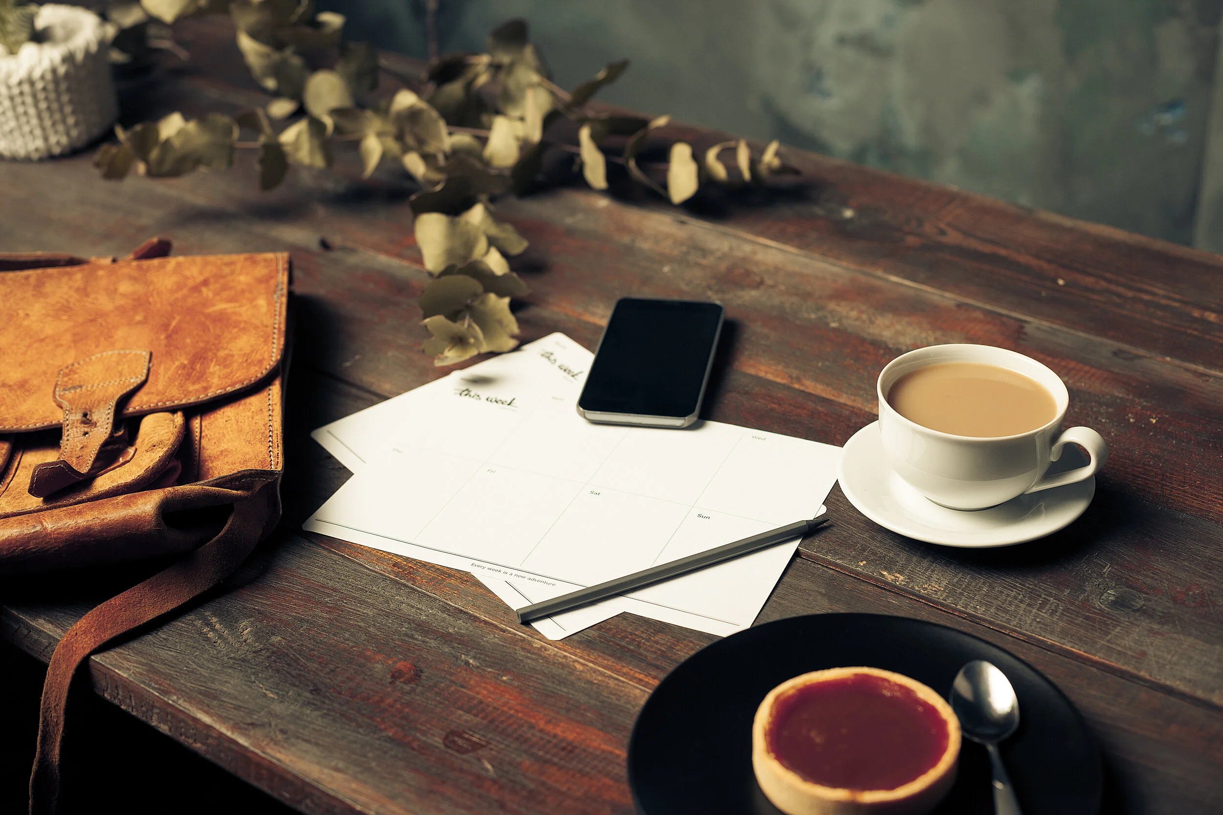 opened-craft-paper-envelope-autumn-leaves-and-coff-PRLHHTC.jpg