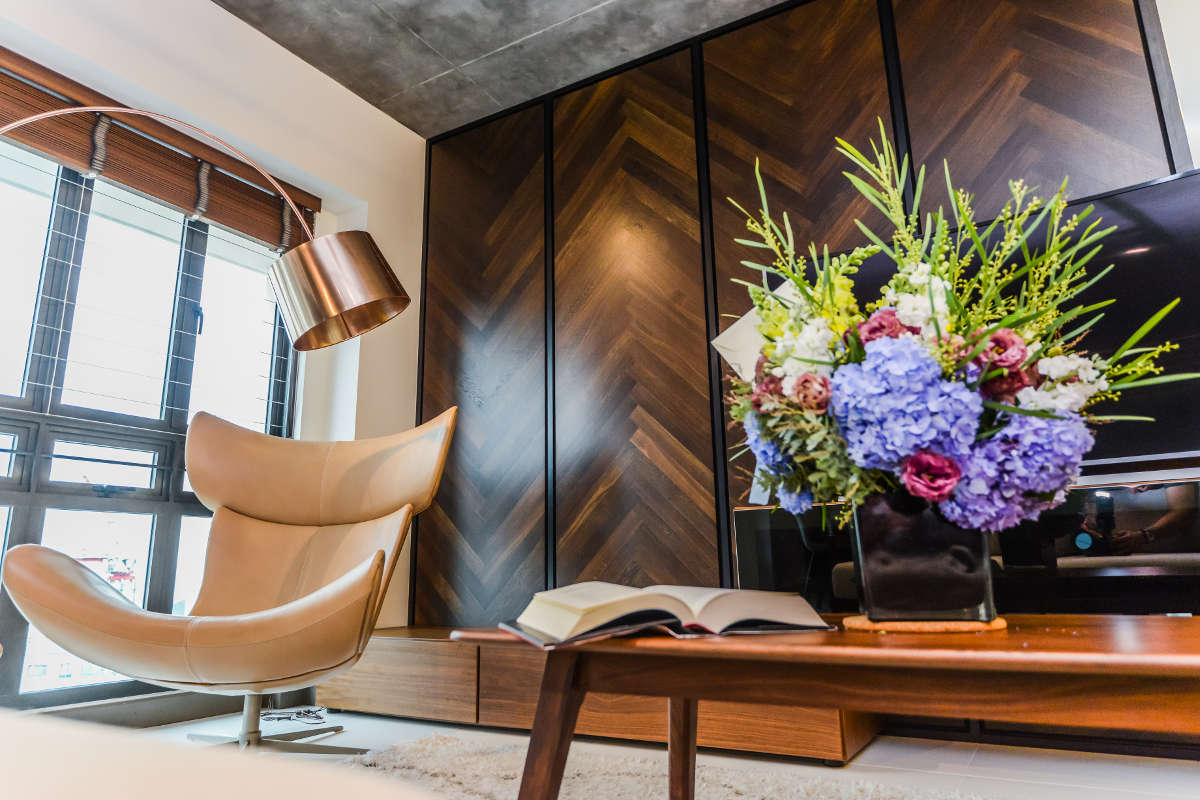 Private Residence - Armourcoat wall & ceiling seamless finish, with black oak herringbone wall panel.