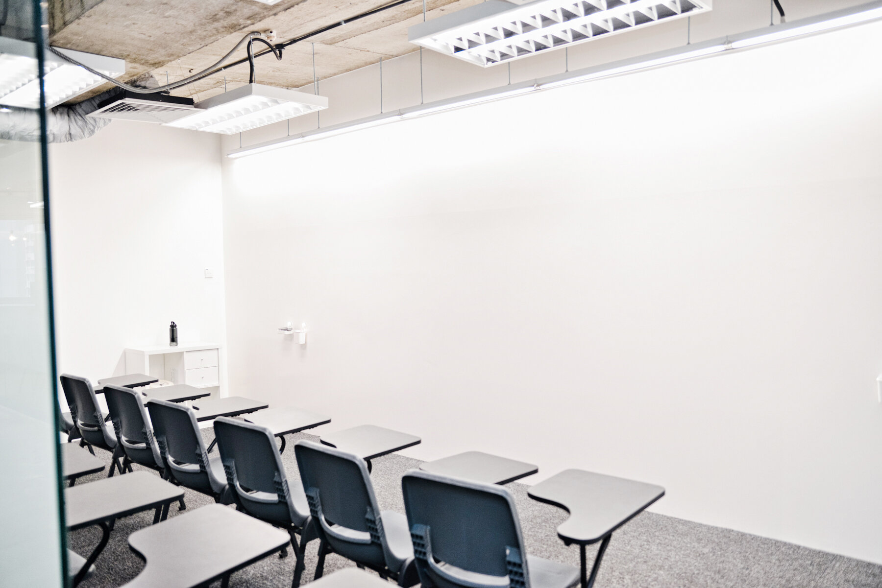 Achevas Tuition - IdeaPaint dry erase walls without the boundaries and limitations of whiteboard panels, turns any surface into an impromptu creative and teaching opportunity.