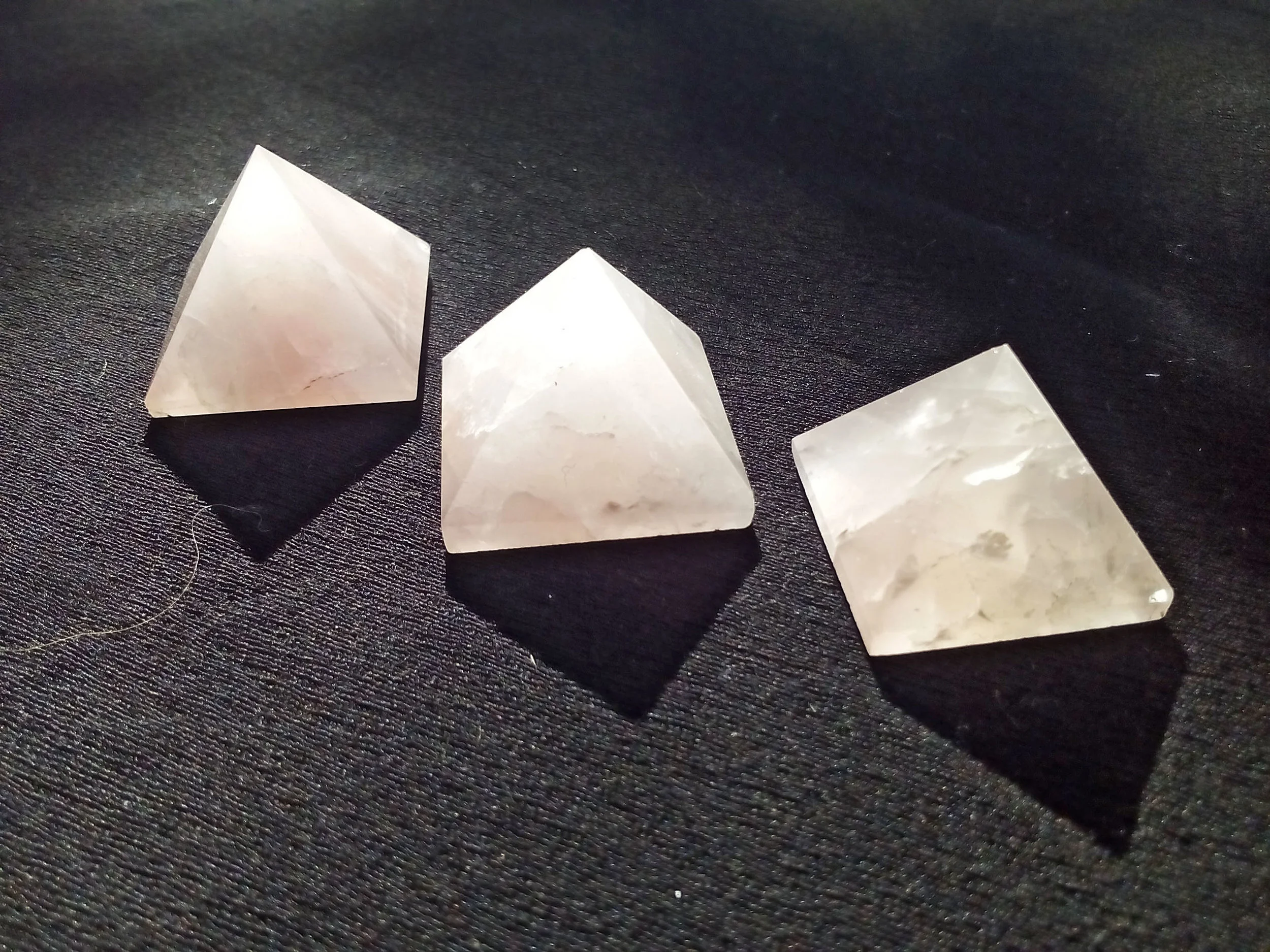 Piramides Quartzo Rosa.jpg