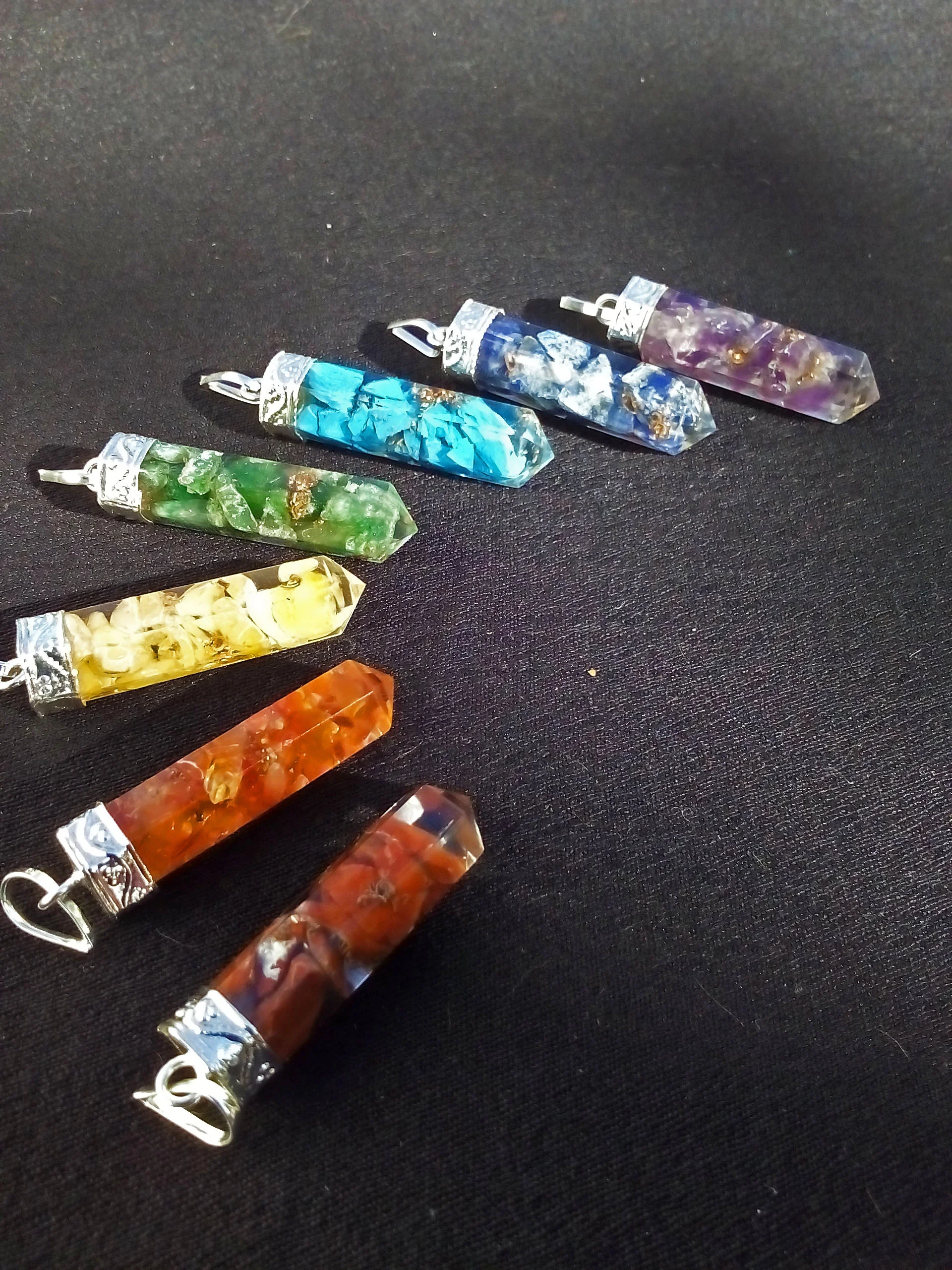 Pendentes Lapis Orgonite.jpg