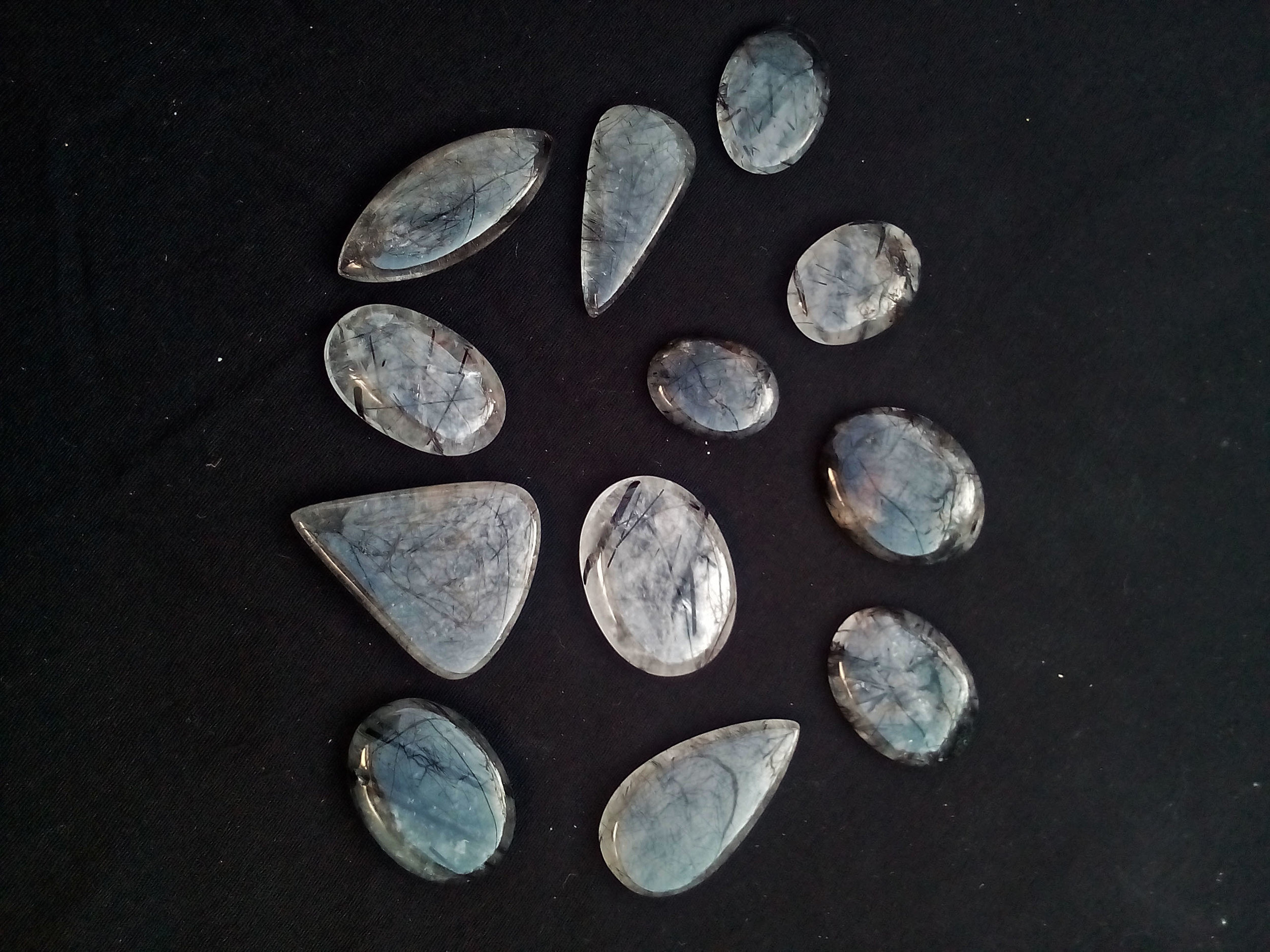 Cabuchoes Turmaline Quartz .jpg