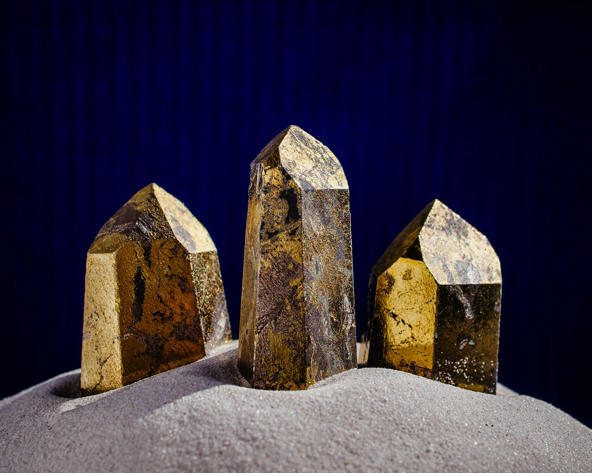 MOCOIA_Cristaux_9_Chalcopyrite_9CALCO_i8_groupe.jpg