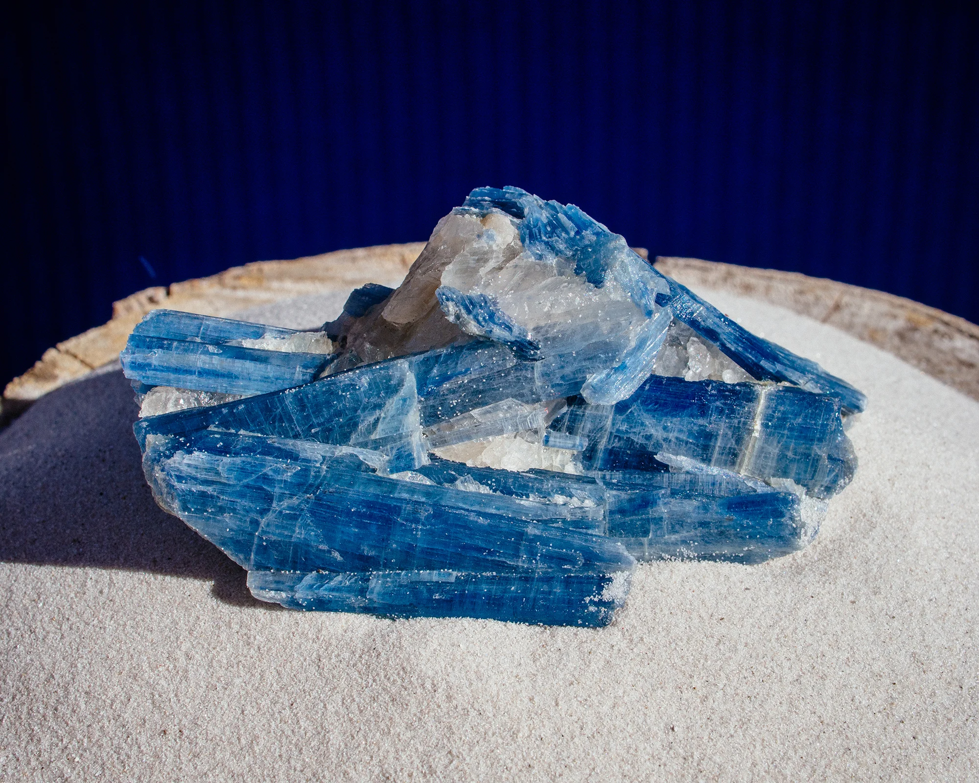MOCOIA_Cristaux_37_Cyanite_37CiAZUL_i2.jpg