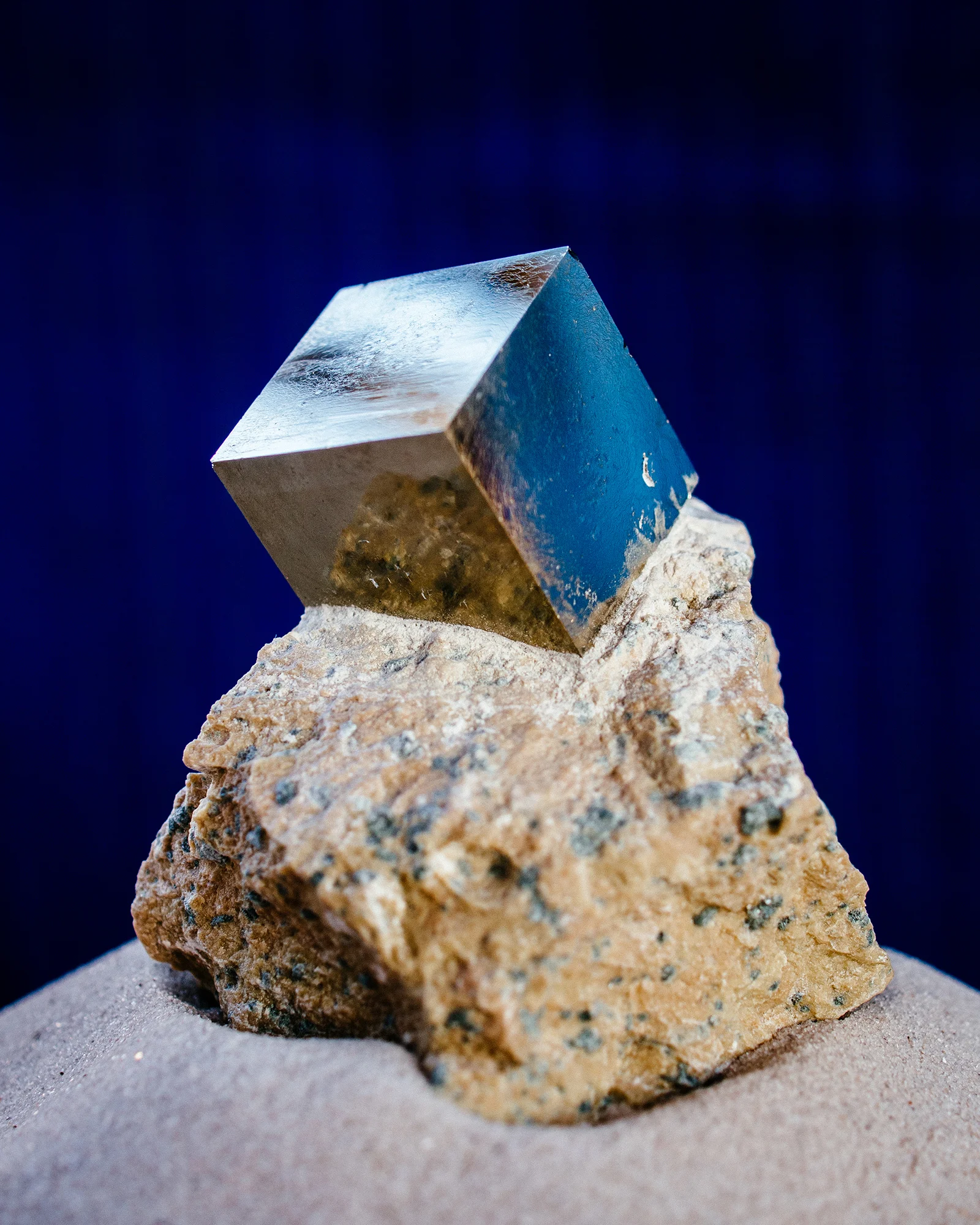 MOCOIA_Cristaux_40_PyriteSurRoche_40PiCUBO_i3.jpg
