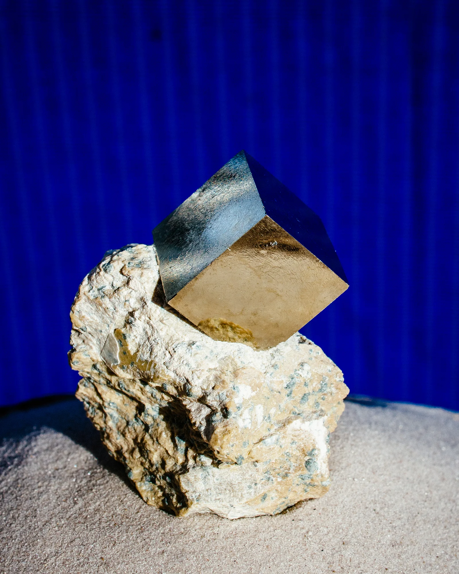 MOCOIA_Cristaux_40_PyriteSurRoche_40PiCUBO_i5.jpg