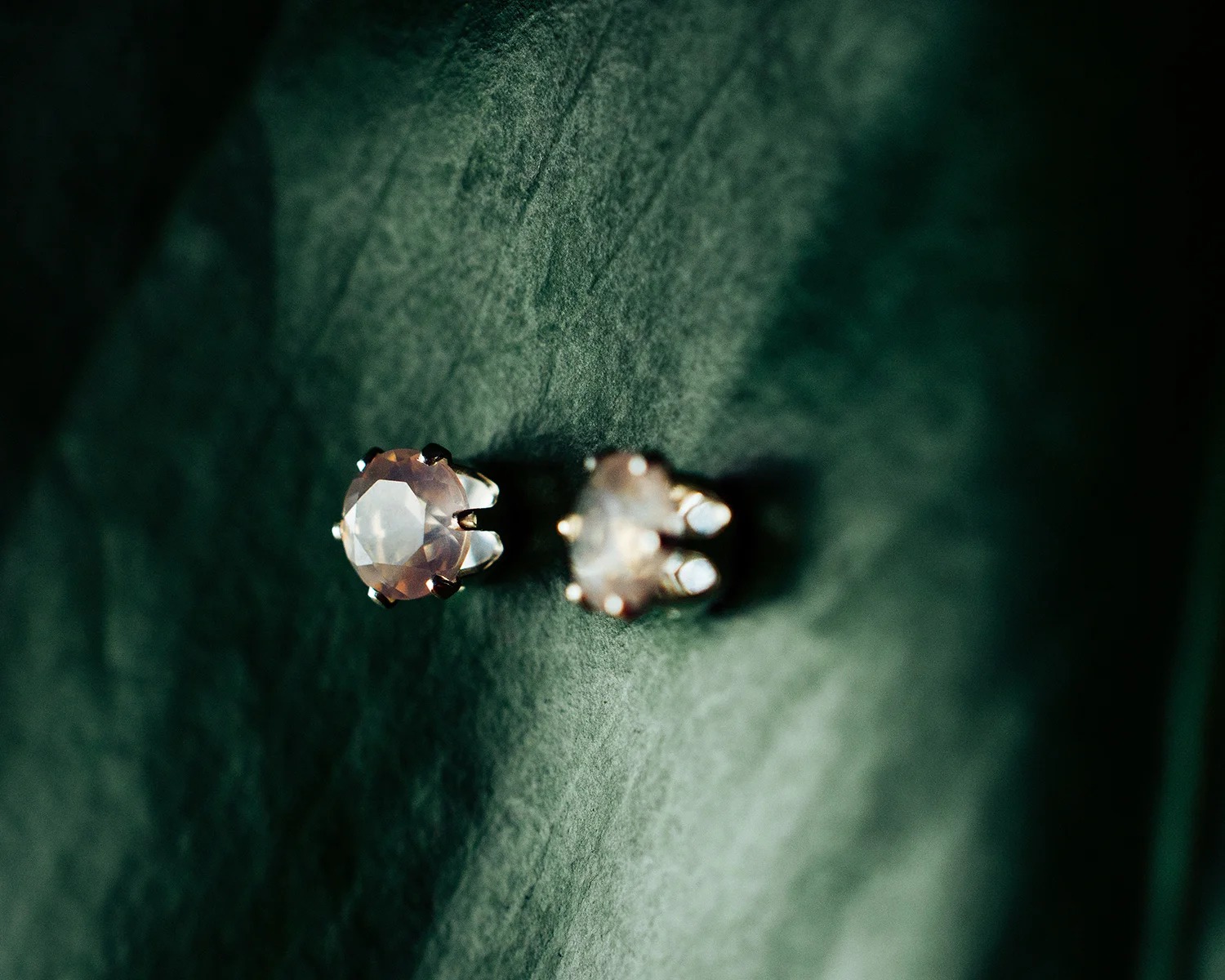 MOCOIA_2019_Meteores_Studs_LoveOnLobe_3_small.jpg