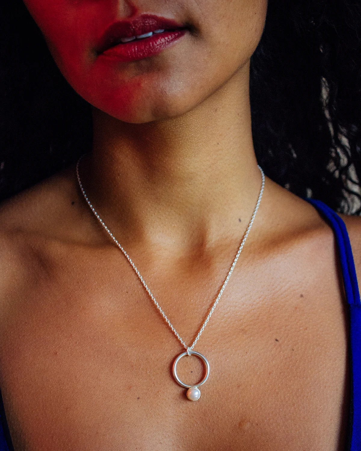 MOCOIA_2019_Meteores_Collier_LuneSuspendue_2_small.jpg
