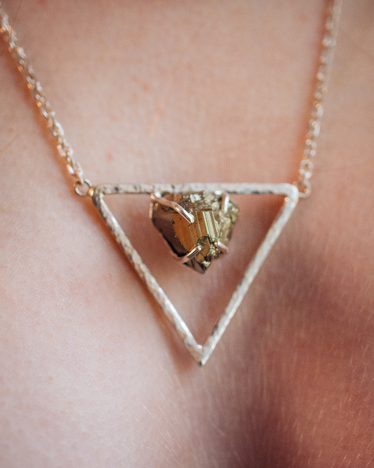 MOCOIA_2019_Meteores_Collier_GeoPyros_Triangle_4_small.jpg