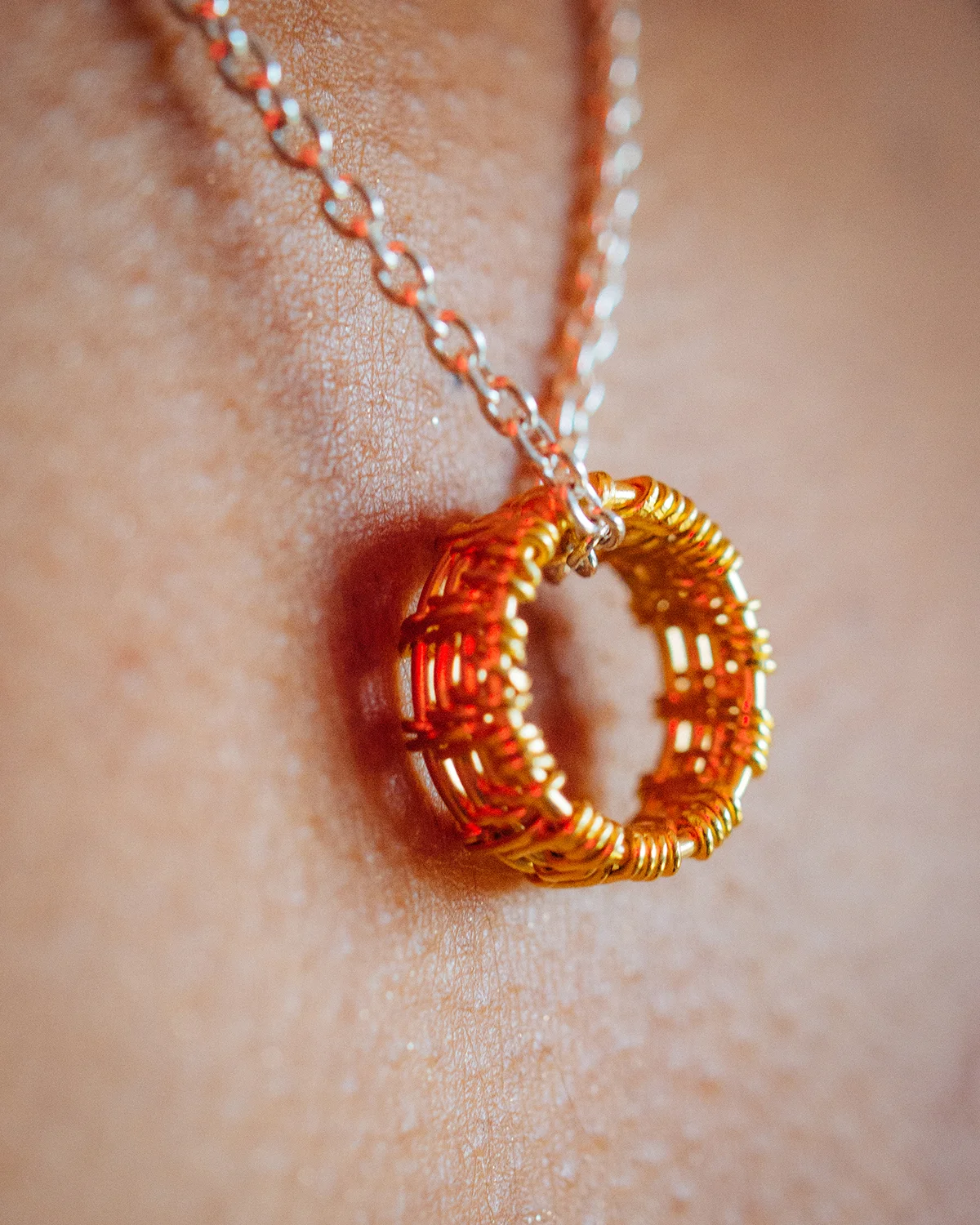 MOCOIA_2019_NudeAndBold_Pendentif_SacredBraid_2_small.jpg