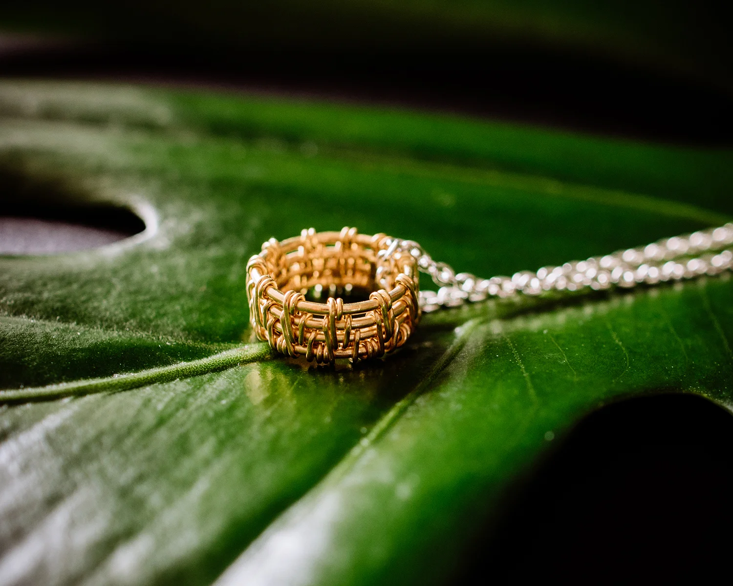 MOCOIA_2019_NudeAndBold_Pendentif_SacredBraid_5_small.jpg