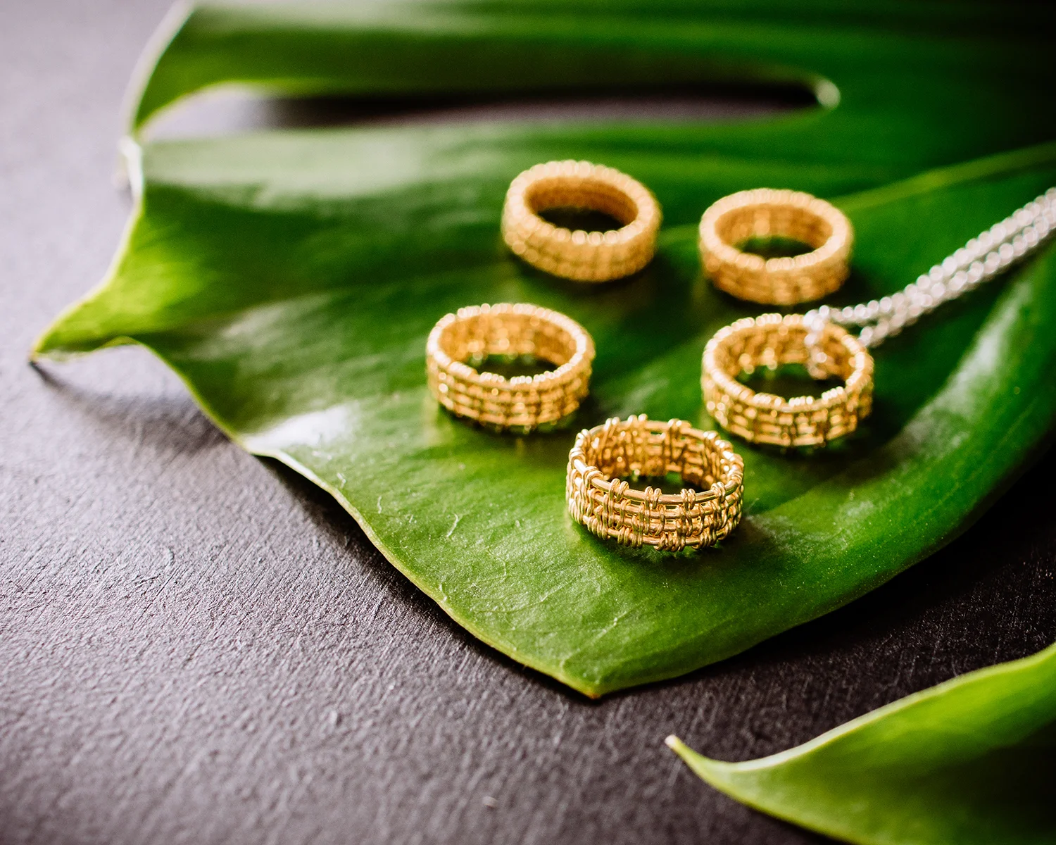 MOCOIA_2019_NudeAndBold_Pendentif_SacredBraid_groupe_2_small.jpg