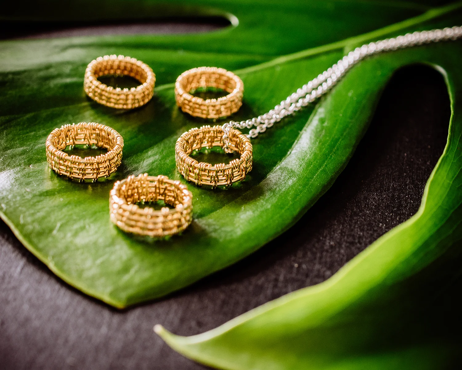 MOCOIA_2019_NudeAndBold_Pendentif_SacredBraid_groupe_3_small.jpg