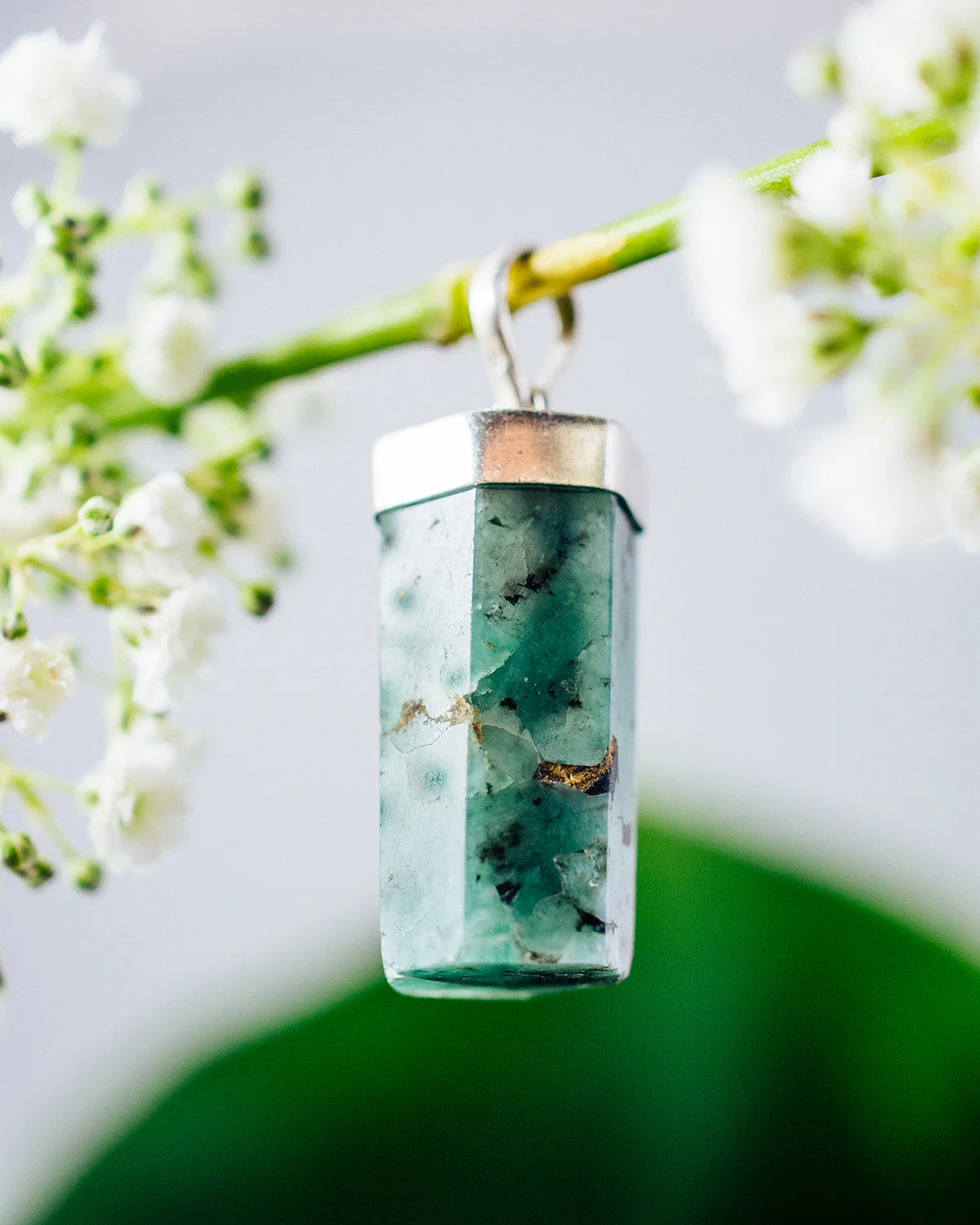 MOCOIA_2019_LesPetitesFantaisies_Pendentif_Emeraude1_3_small.jpg