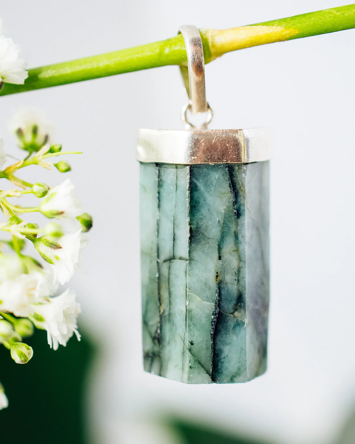 MOCOIA_2019_LesPetitesFantaisies_Pendentif_Emeraude2_3_small.jpg