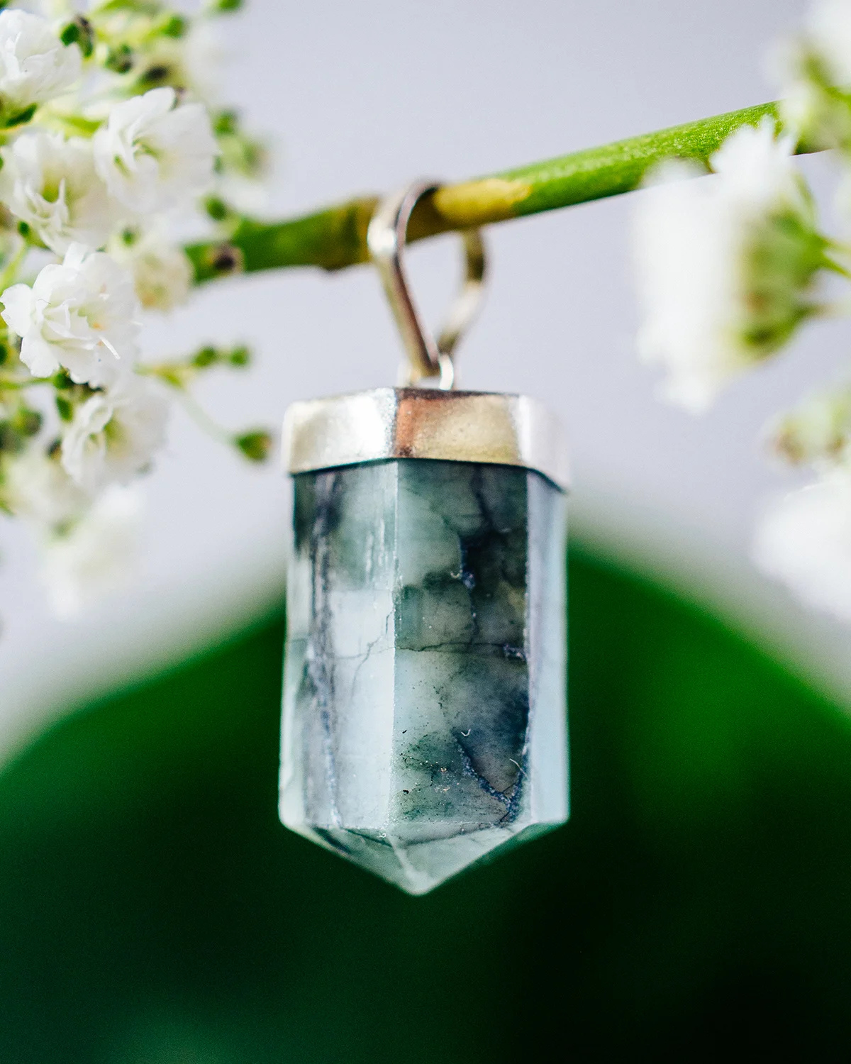MOCOIA_2019_LesPetitesFantaisies_Pendentif_Emeraude3_2_small.jpg