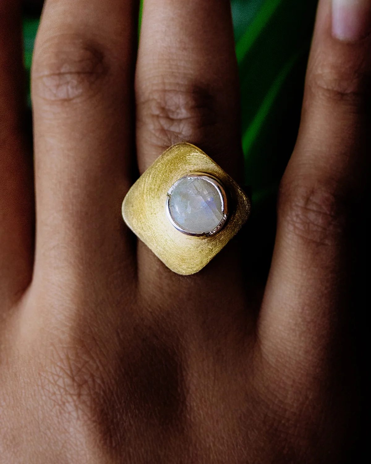 MOCOIA_Moonstone_Bronzee_1_rec_small.jpg