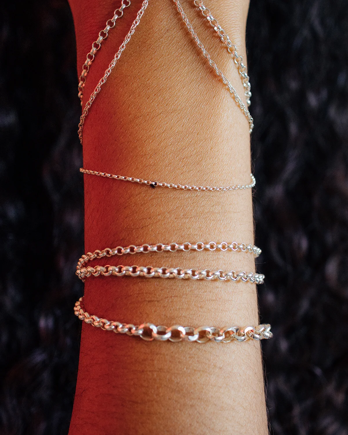 MOCOIA_2019_NudeBold_CollierBracelet_Valiente_OnWrist_2_small.jpg