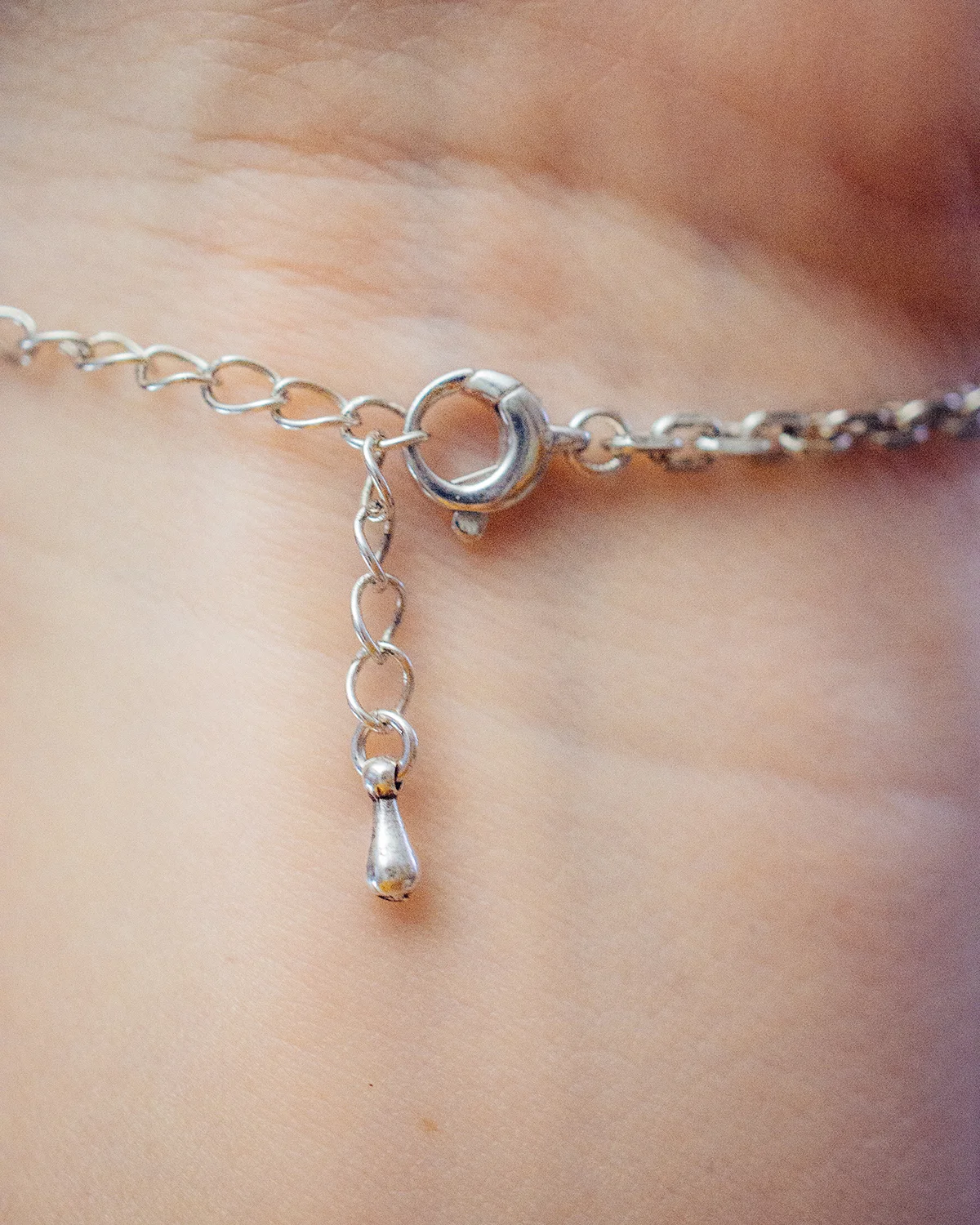 MOCOIA_2019_NudeAndBold_Handlace_Embrace_6_small.jpg