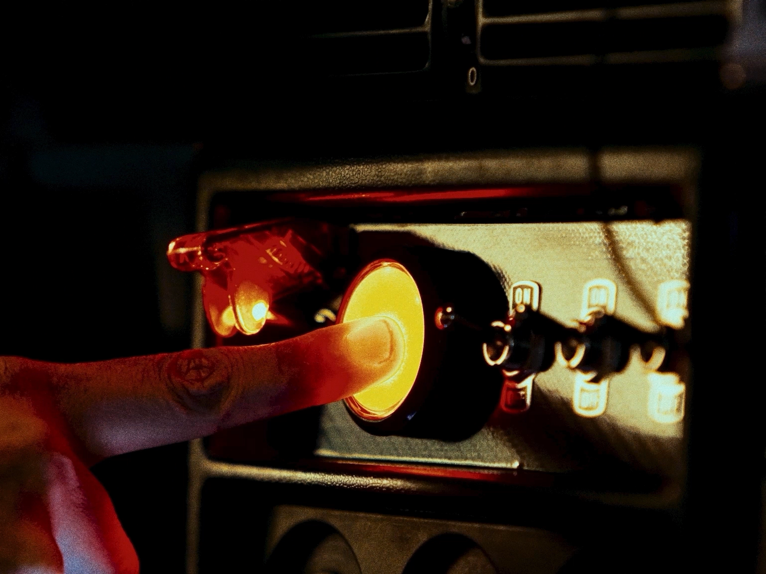 [Peaches.] Busan Gas Station 120523_Final-0007.png