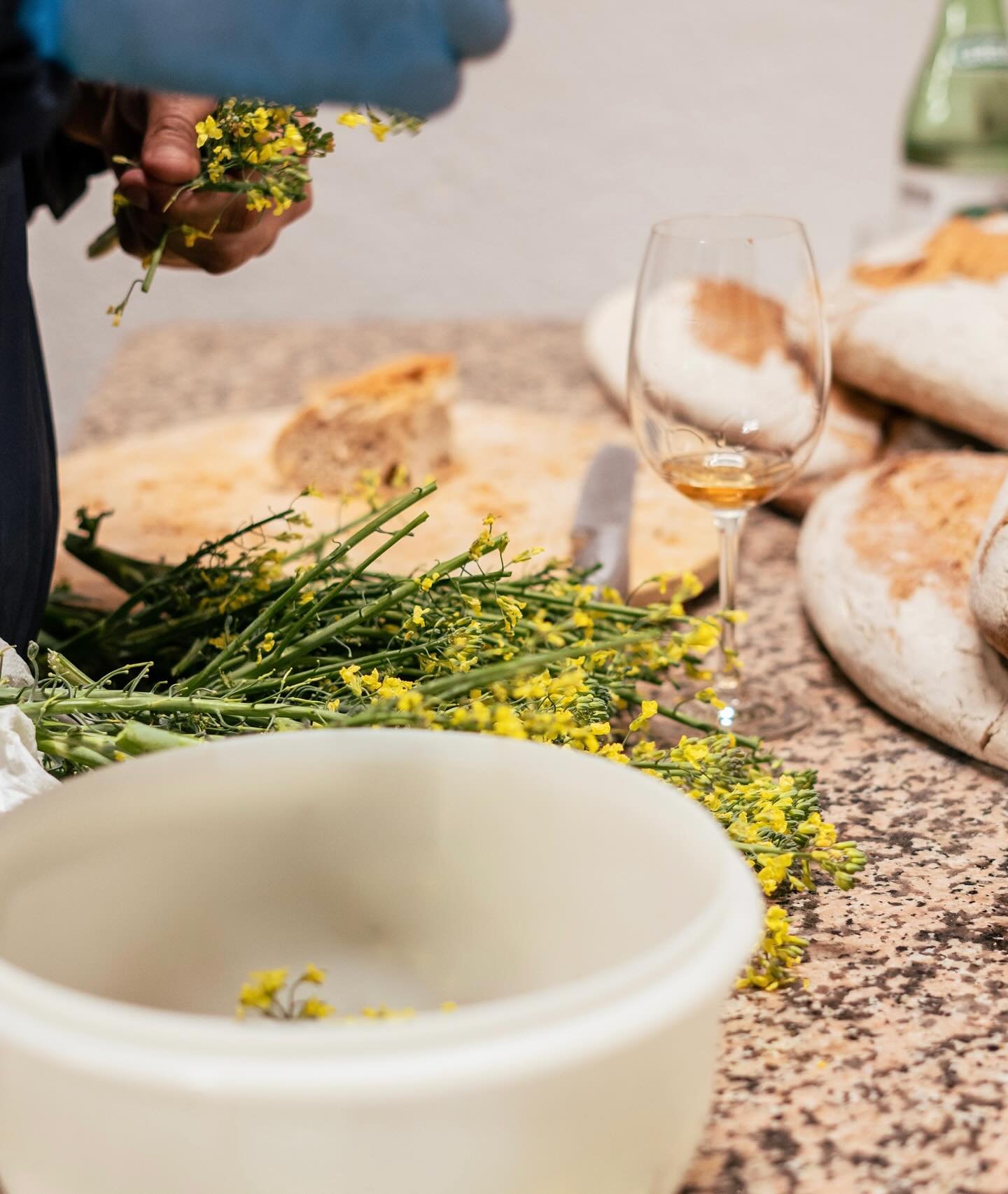 Il nostro ristorante agricolo &egrave; aperto su prenotazione tre giorni a settimana: il marted&igrave;, il venerd&igrave; e il sabato. Cuciniamo a partire dai prodotti dell&rsquo;orto e serviamo piatti in abbinamento a vini nostri e a quelli di amic