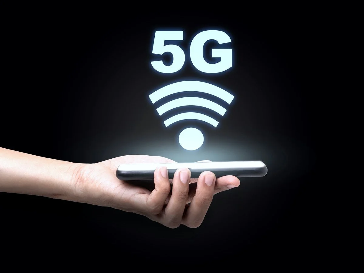 Hand holding a smartphone on a 5G network