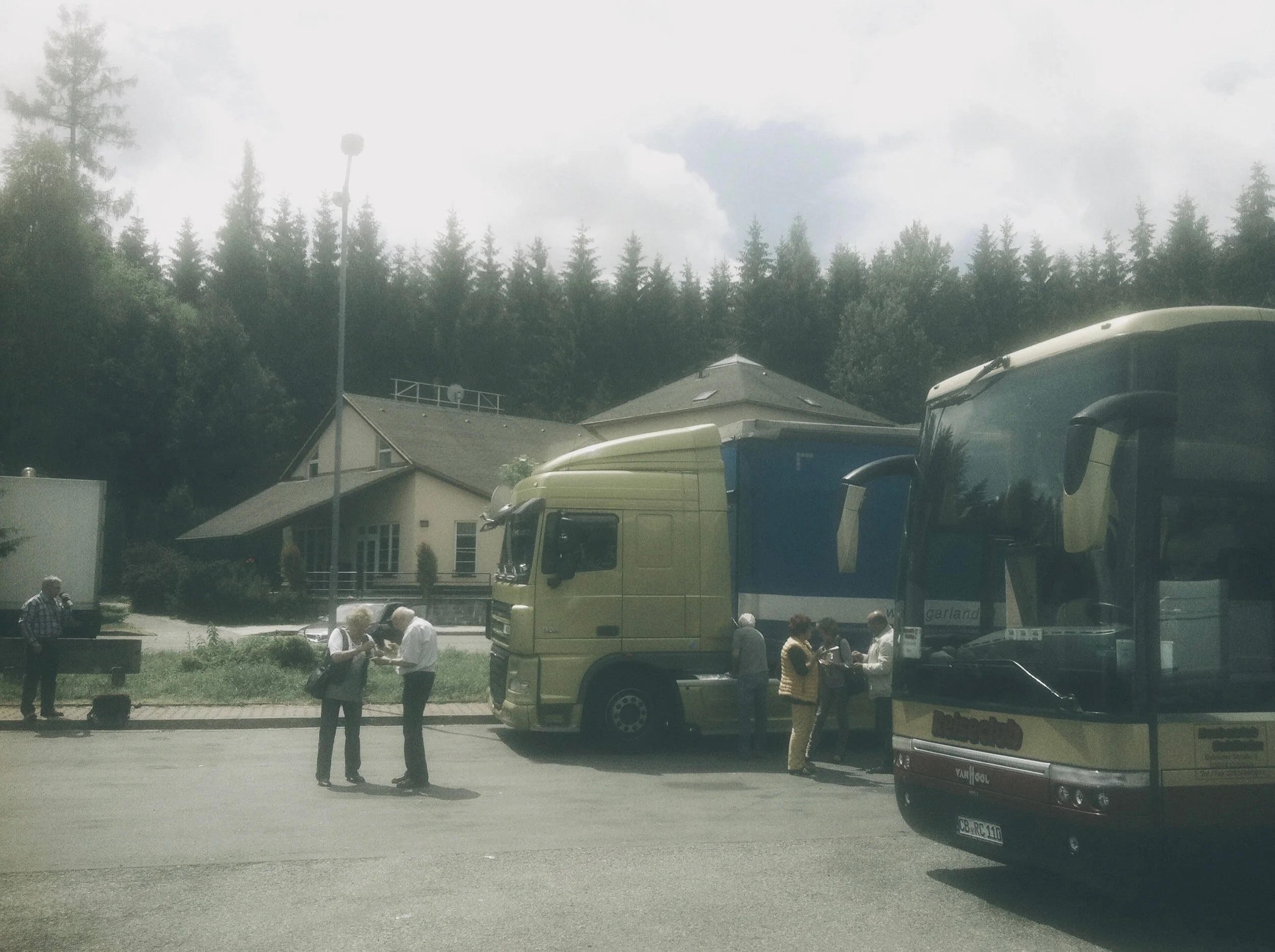 _euro_installation_#369_”the LORRY & the TOURIST BUS”_by_docfoss