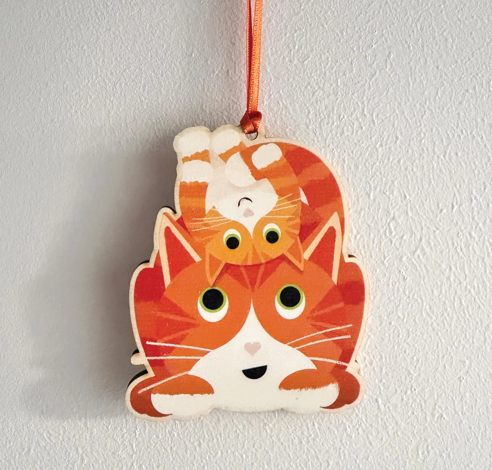 Ginger Tom bauble isolated.jpg