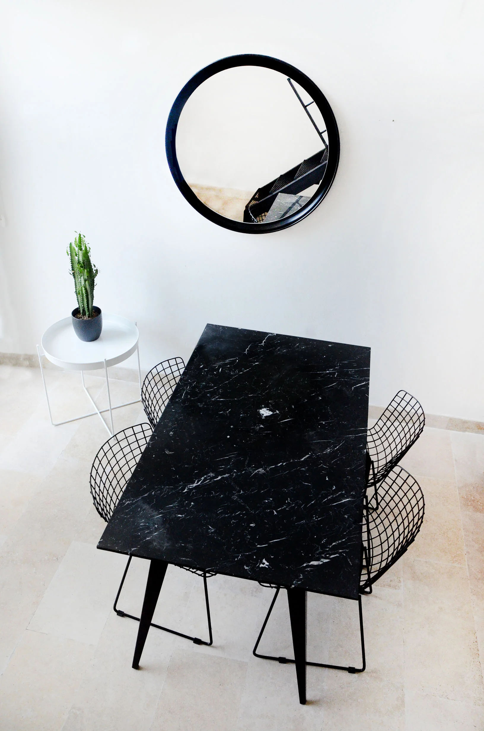 Marmol Mesa Marquina.jpg