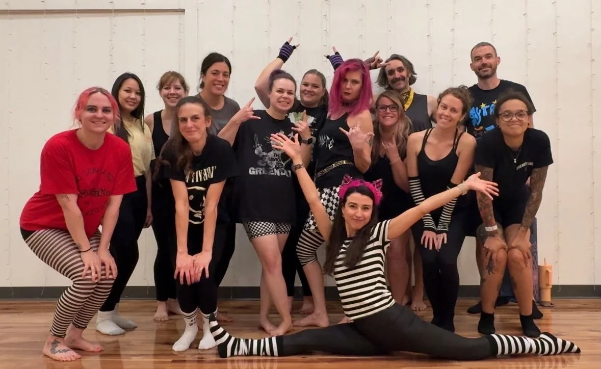 🖤 Emo Yoga 🖤 was so great! Thank you, @bru.disney for the fun flow, the music, and the vibes!

Join us for fun events like these! Check out the link in our bio for more @hellosunshineyoga_ 

#cincinnatiyoga #hellosunshineyoga #cincygram #cincyfitne