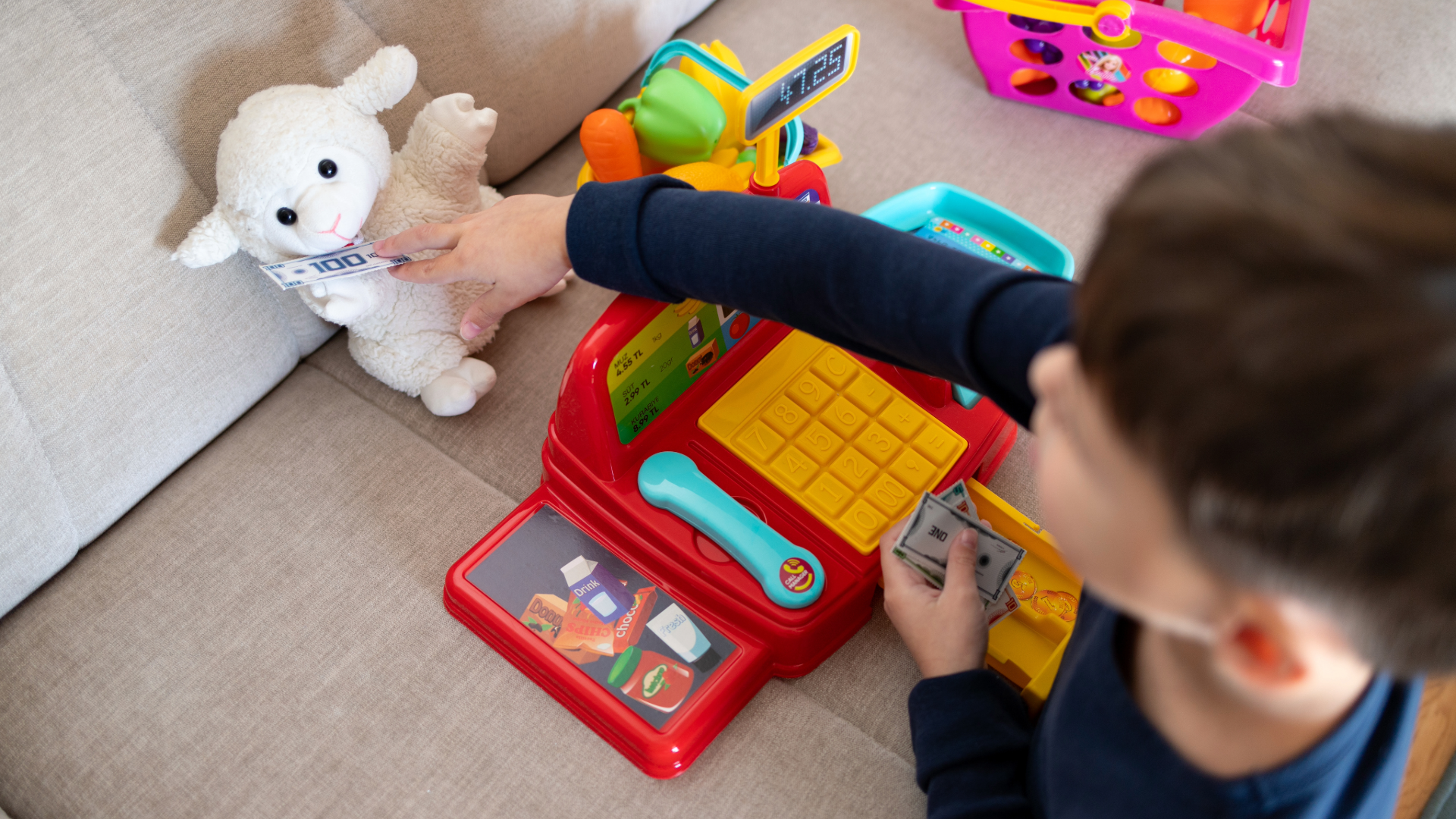 Easy Ways to Start Teaching Your Kids About Money