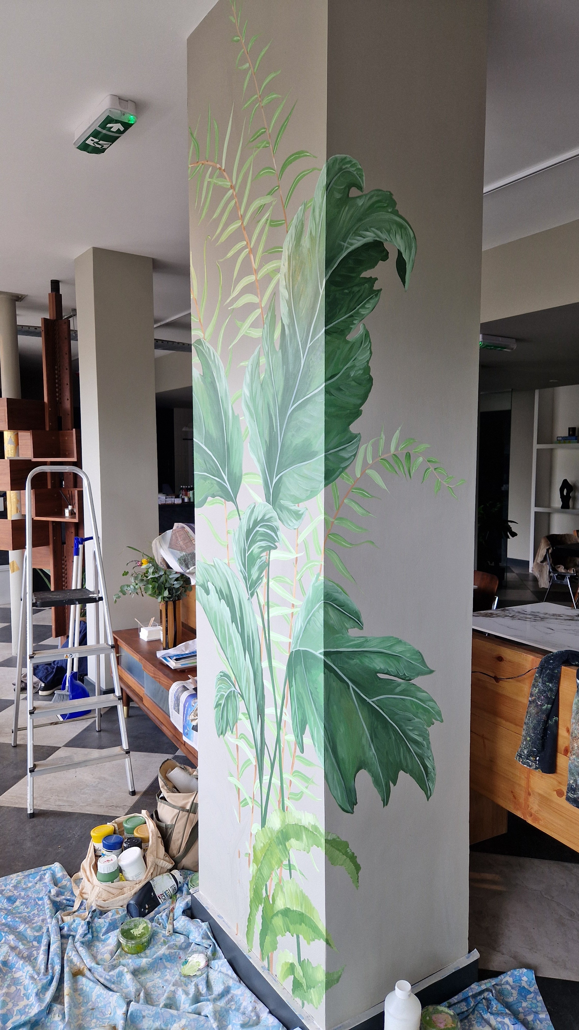 rug cafe pillar 2.jpg
