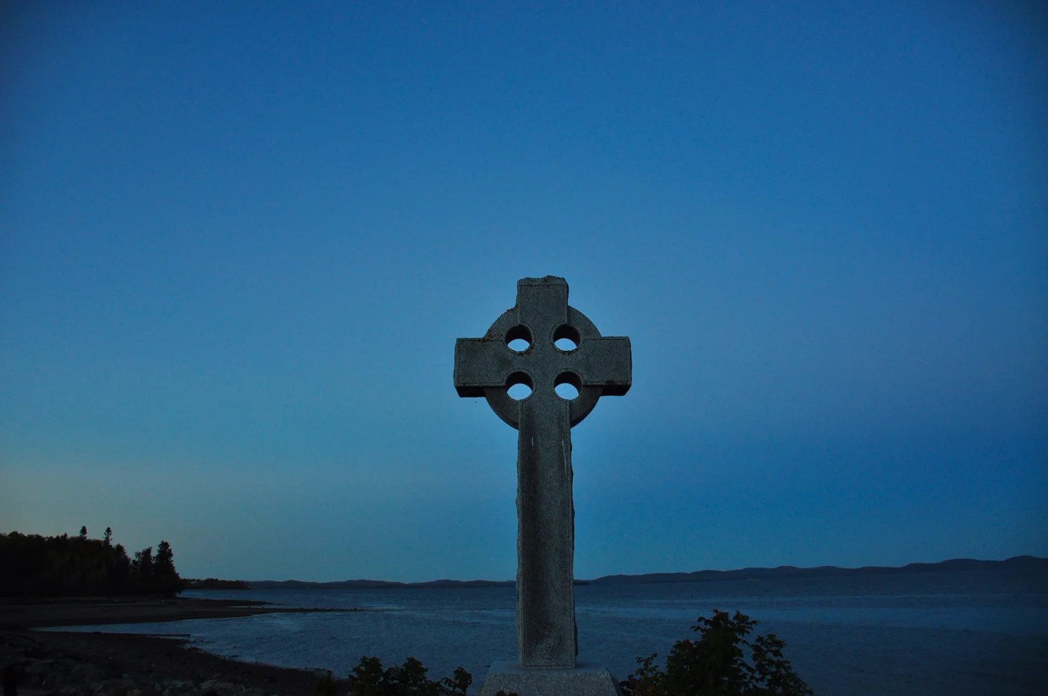 The Celtic Cross Memorial Saint Andrews by the Sea commemorates the many Irish Famine immigrants who passed away on Hospital Island, in the Passamaquoddy Bay, awaiting freedom in the America's which they could see from their island holding place. 