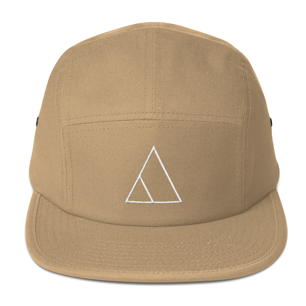 logo-white-(1)_La-Emocin-de-la-Velocidad-logo-white_mockup_Front_Khaki.png