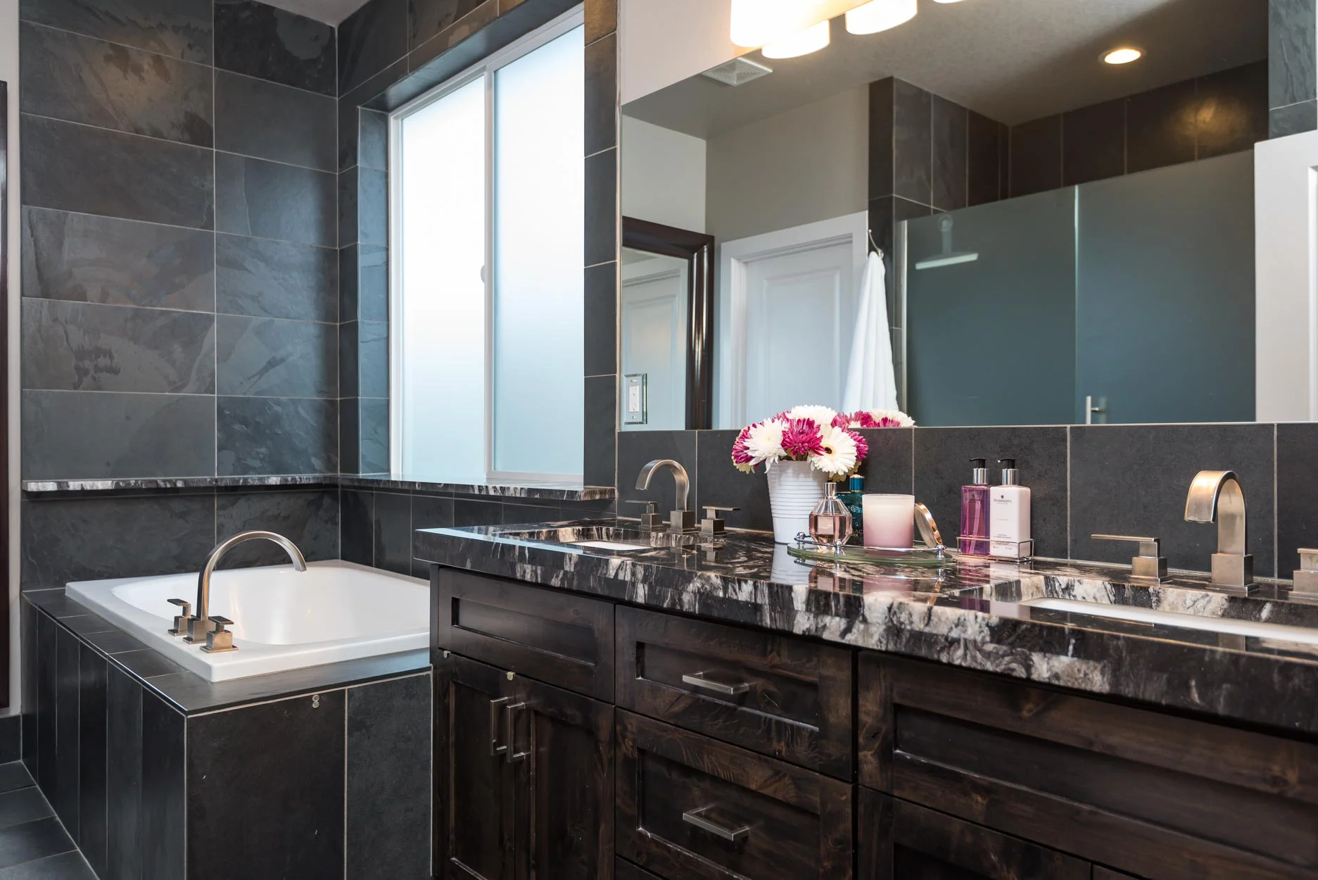Gecho_Homes_Janssen_Ridge_Master_Bath.jpg